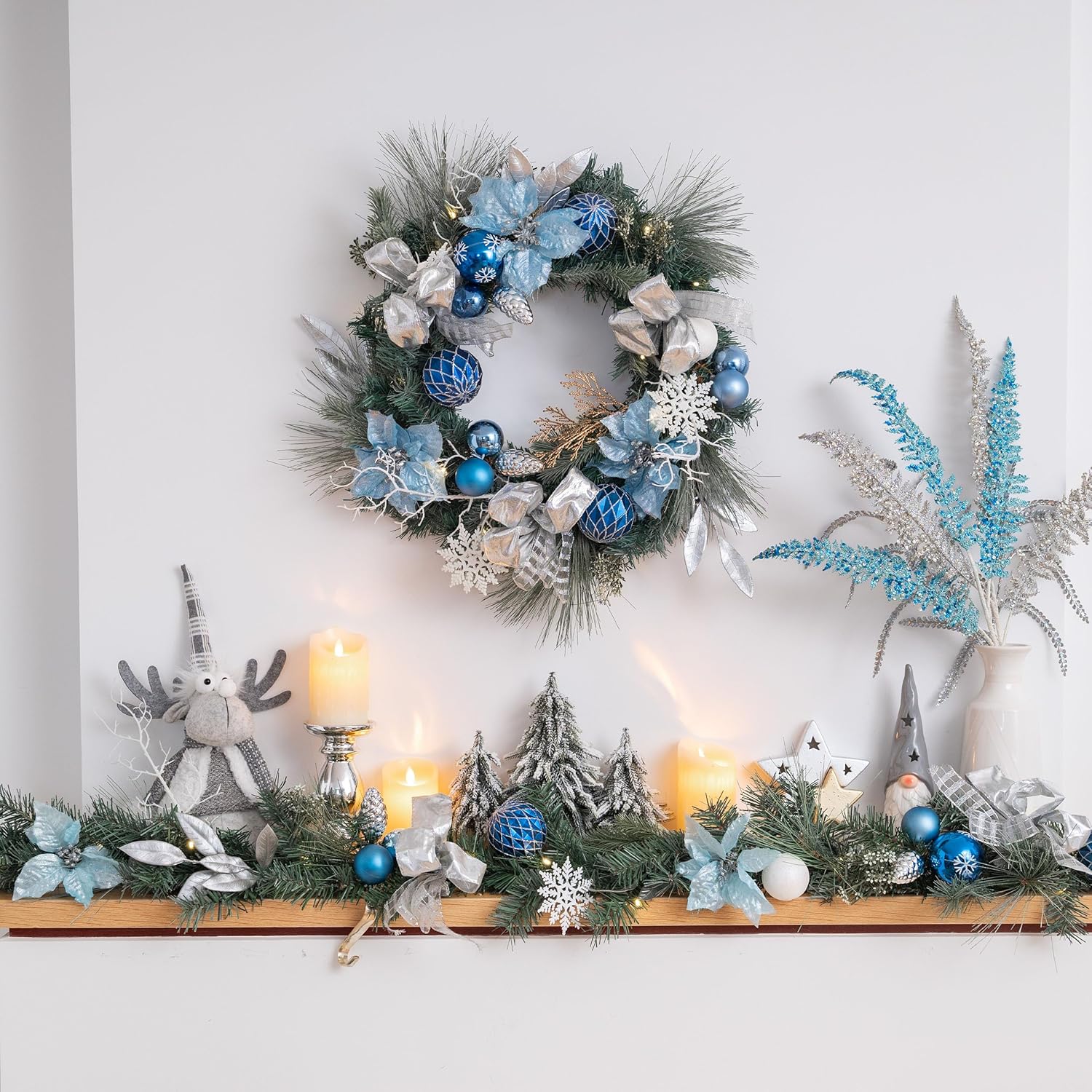Valery Madelyn Guirnalda de Navidad preiluminada con luces para manto, guirnalda de Navidad iluminada a pilas de 6 pies con bolas plateadas azul