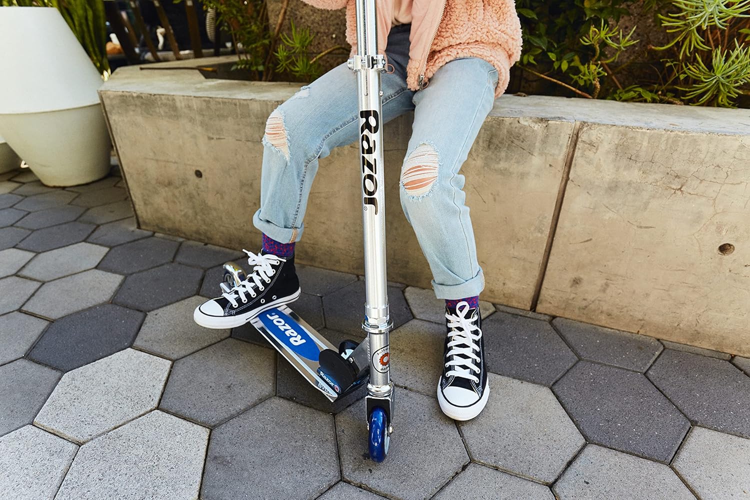 Razor – Patinete A2 para niños, barra de ruedas, plegable, ligero, sistema de reducción de vibración frontal, manubrio de altura ajustable