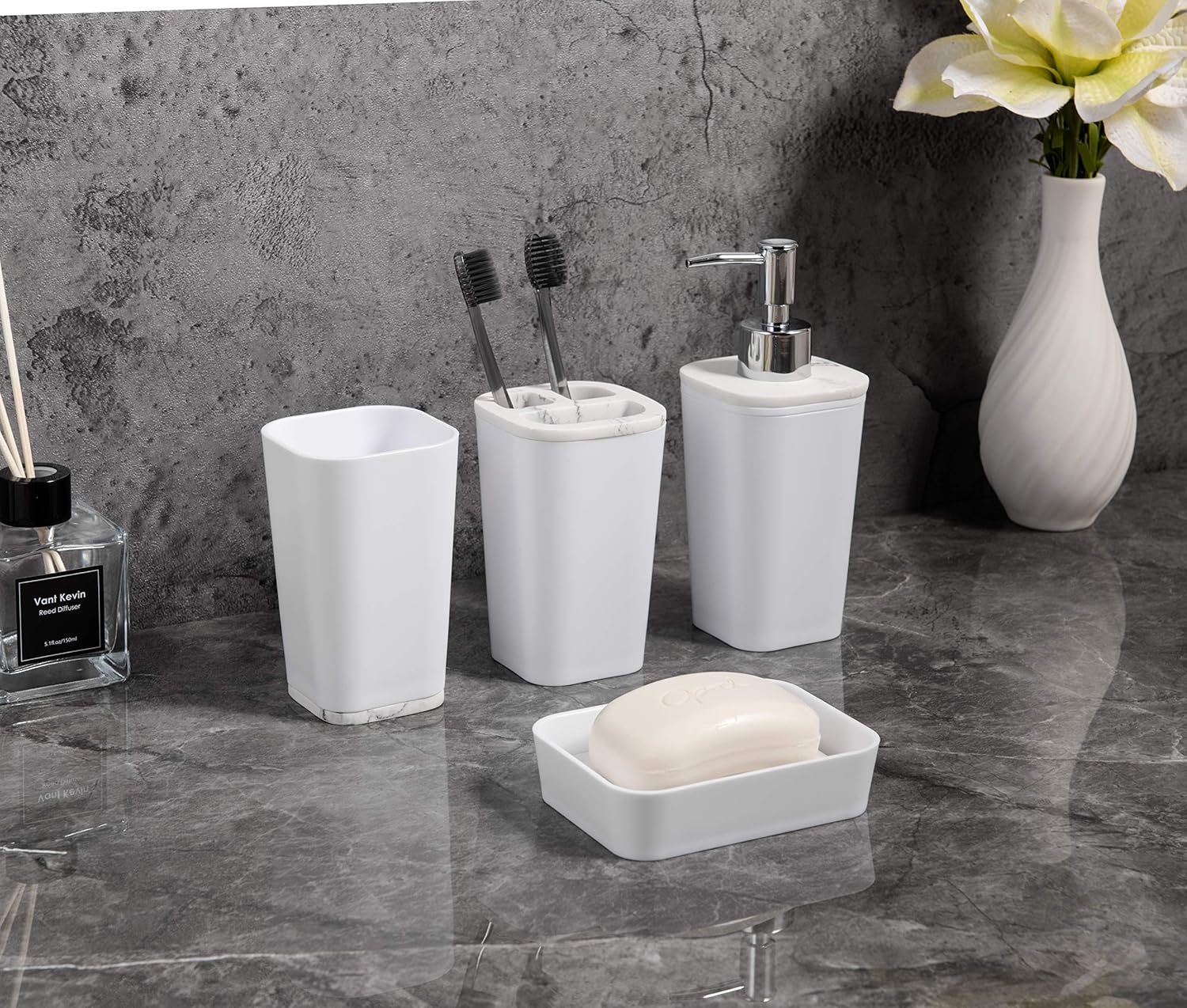 KRALIX Shais – Juego de accesorios de baño de 4 piezas, incluye soporte para cepillos de dientes, dispensador de loción, jabonera y vaso, color