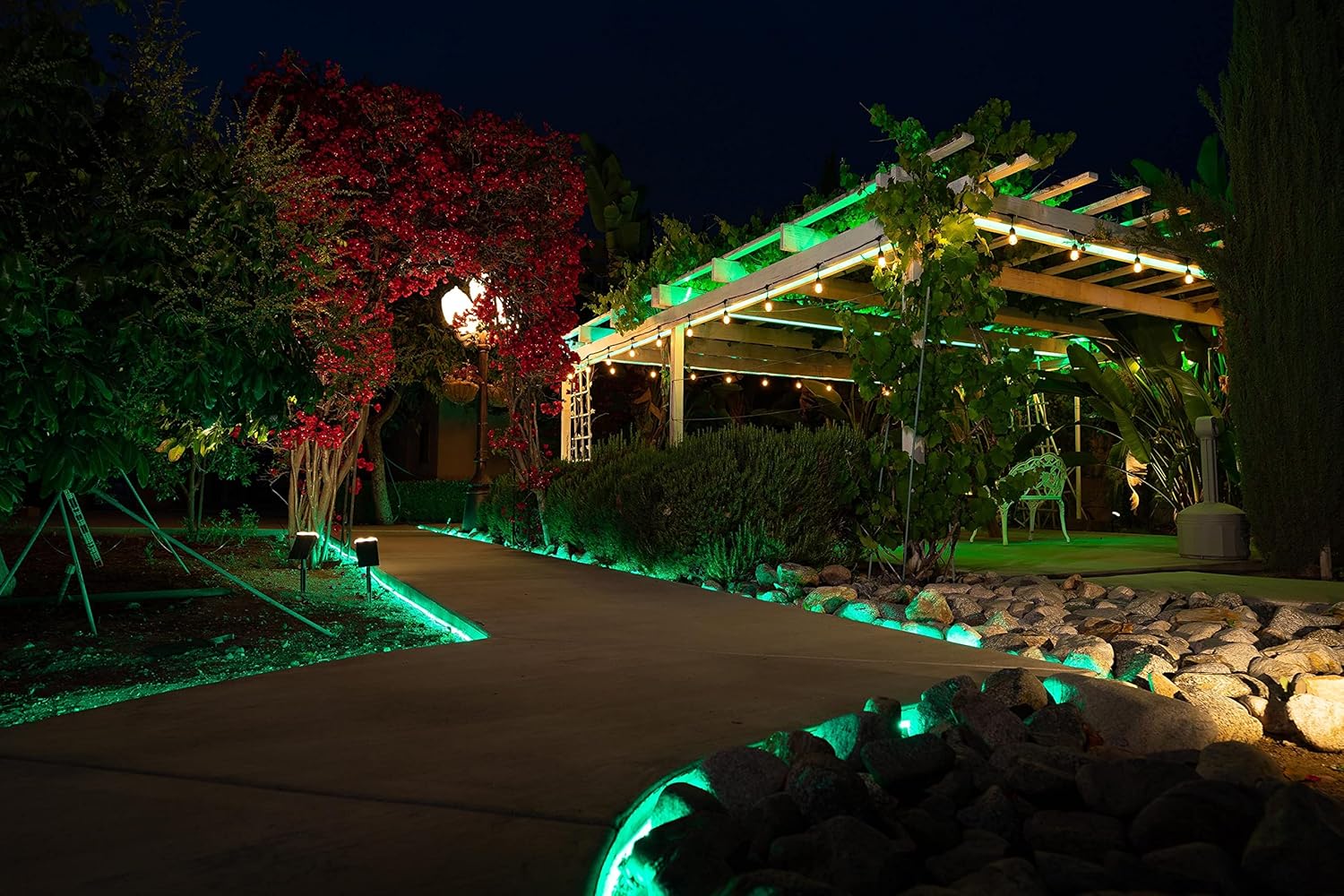 WYZworks Cuerda de luz LED verde de 100 pies, 8 modos, iluminación impermeable para exteriores con control remoto, tubo transparente flexible,