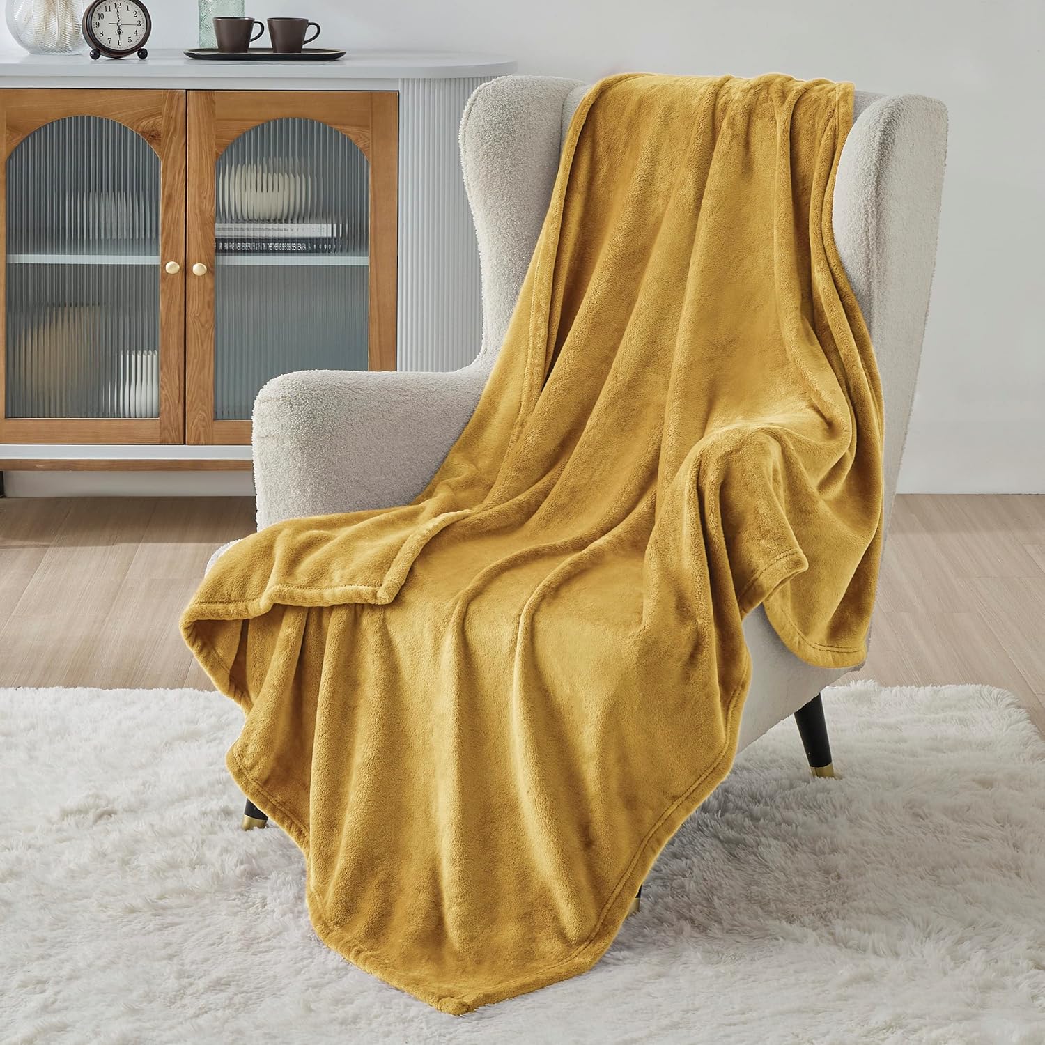 Bedsure – Manta de vellón, tamaño individual, ligera, supersuave, acogedora, de microfibra, para sofá, cama, campamento y viajes, color dorado