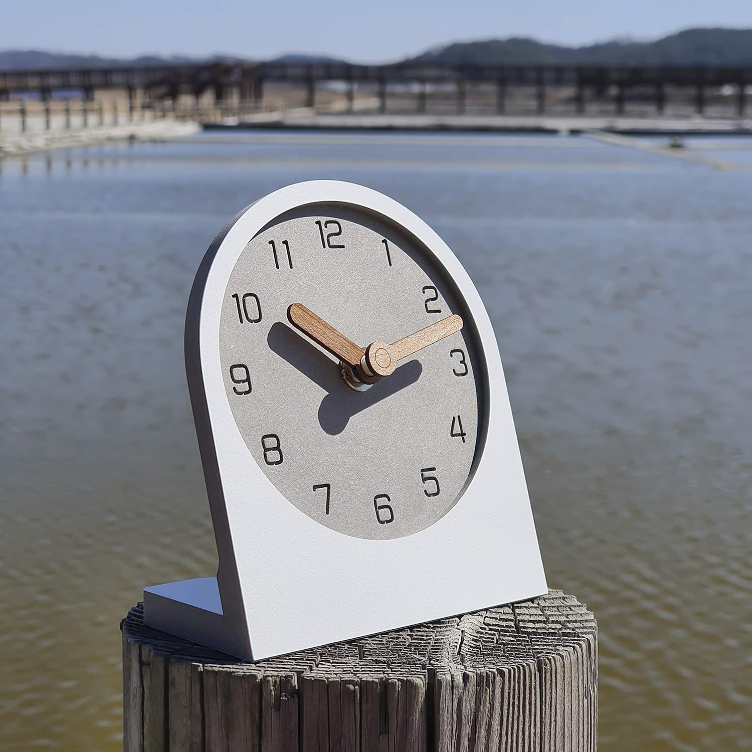 mooqs Reloj de madera silencioso sin tictac, funciona con pilas, decorativo, pequeño, analógico, moderno, para escritorio, mesa, mesa, reloj para el