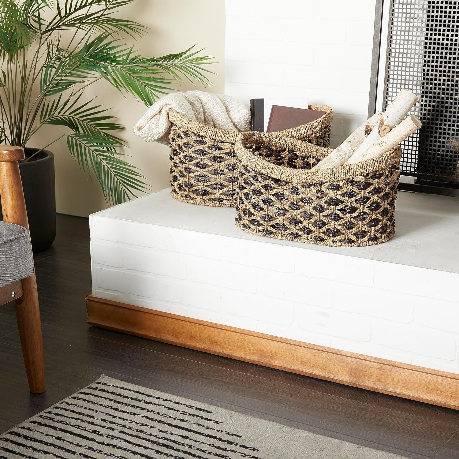Deco 79 Seagrass – Cesta de almacenamiento hecha a mano de dos tonos con asas, juego de 2 10 pulgadas, 9 pulgadas de alto, color marrón
