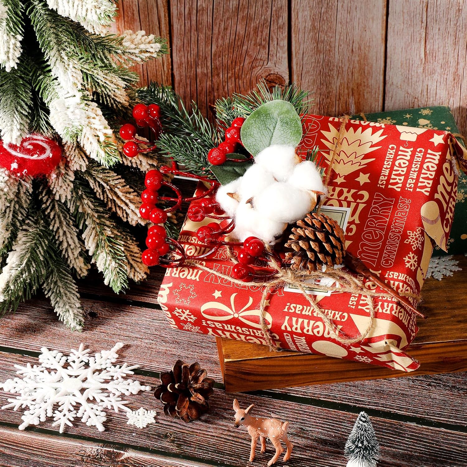 12 púas de pino nevado de Navidad, púas de bayas rojas, púas artificiales de pino de acebo, bayas falsas, conos de pino para manualidades de