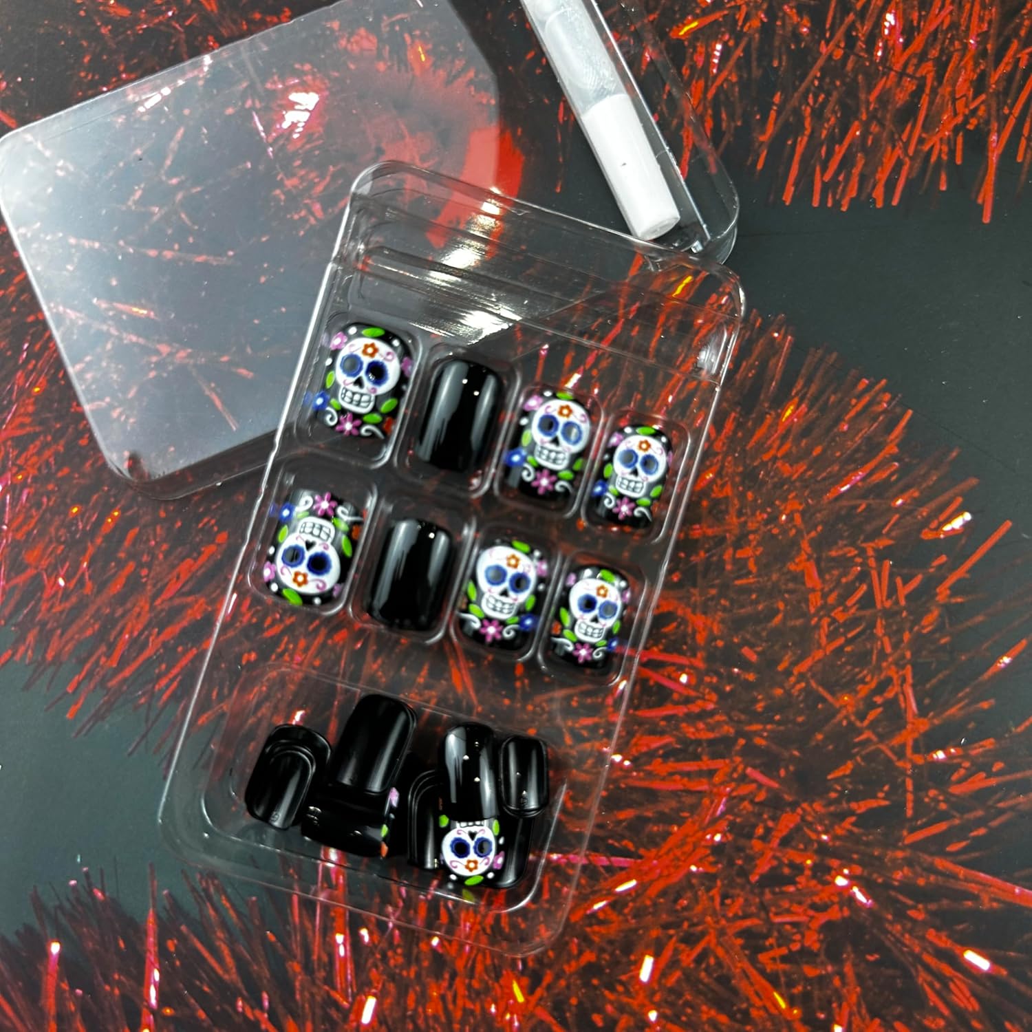 Uñas postizas a presión de Halloween, cortas ovaladas, con bonito diseño de calavera, uñas con pegamento, color negro brillante, cobertura completa,