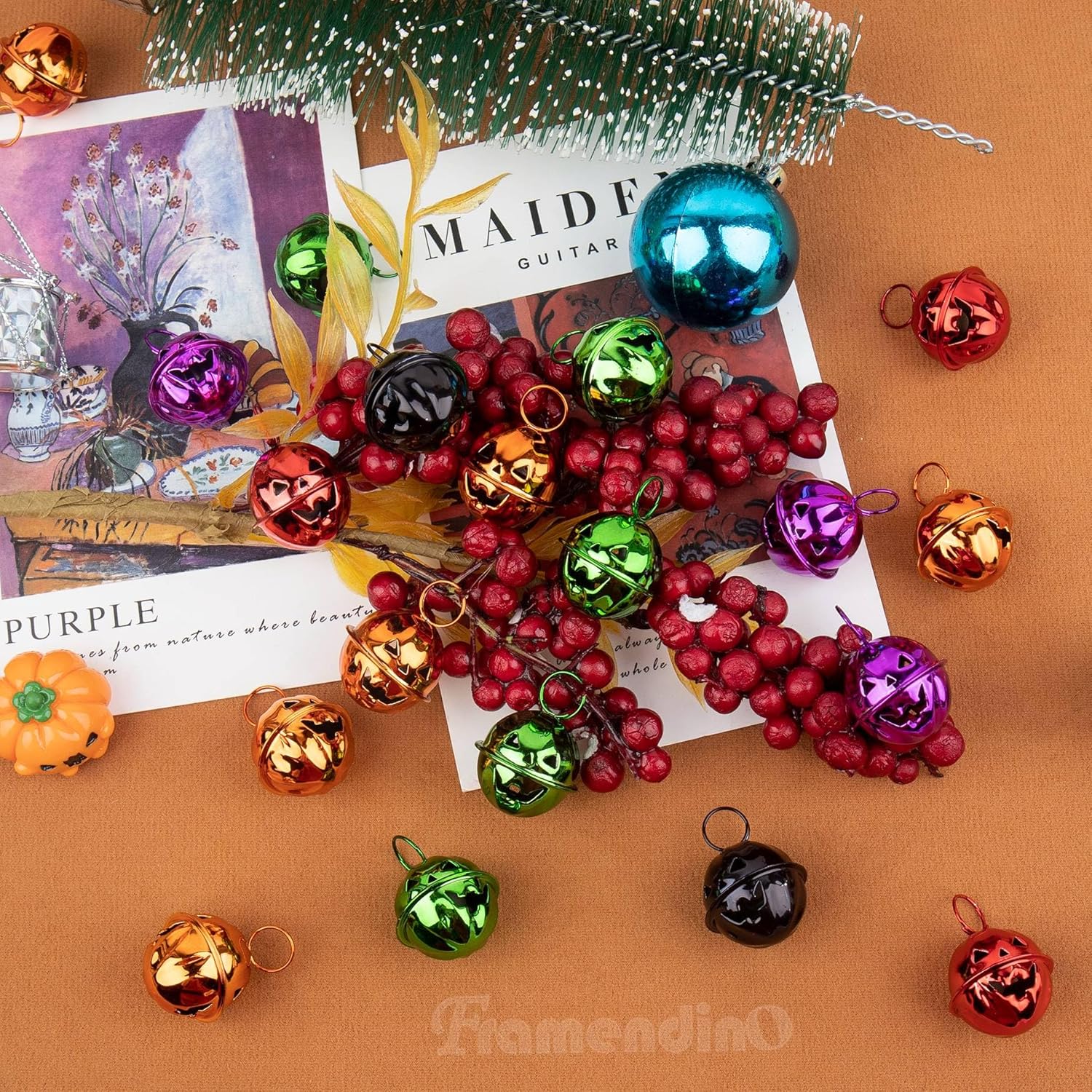 Framendino, Paquete de 60 campanas de calabaza, campanas de Halloween, cascabeles coloridos para Halloween, cuentas de calabaza