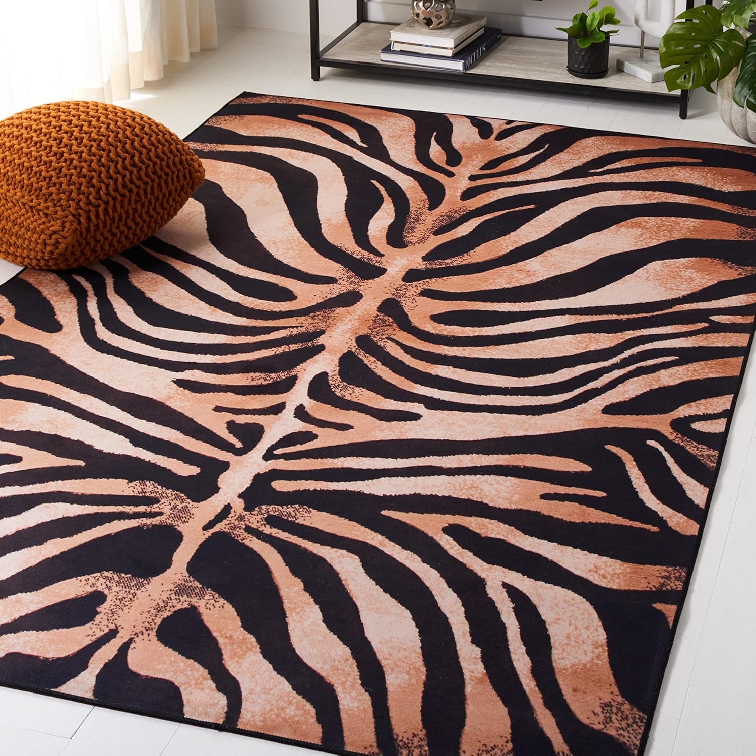 SAFAVIEH Alfombra de área de la colección Faux Hide – 6 x 9 pies, diseño de estampado de tigre, no desprende pelusa y de fácil cuidado, lavable a