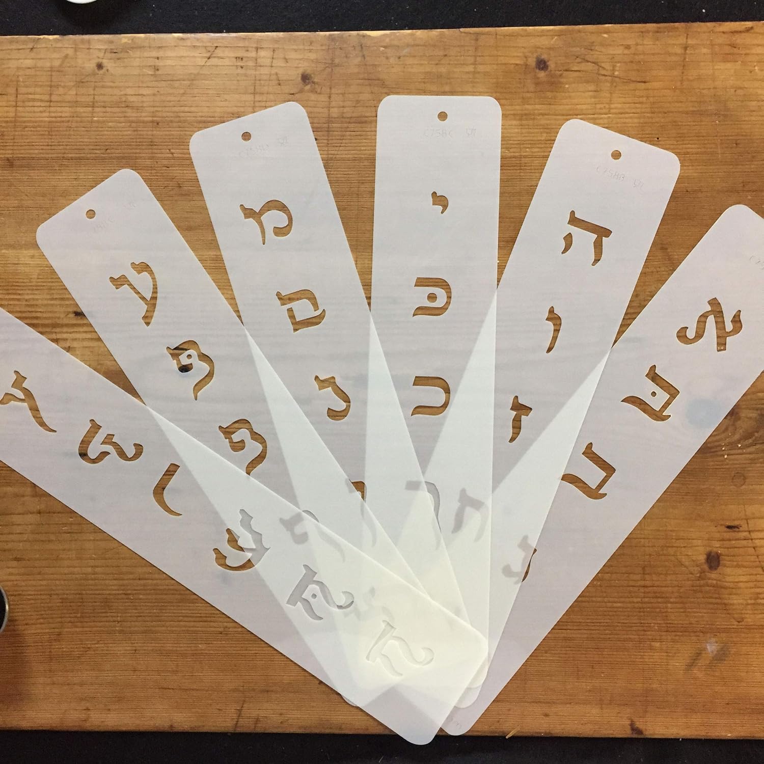 Designer Stencils Juego de plantillas grandes de pastel de letras hebreas, beigesemitransparentes