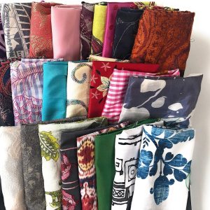 Paquete de tela de chatarra Paquete surtido de seda, mezcla de seda, lino, poliéster, telas de algodón, remanentes de tela, paquete Tela de lujo Paquete de tela de chatarra Paquete surtido de seda, mezcla de seda, lino, poliéster, telas de algodón, remanentes de tela, paquete Tela de lujo