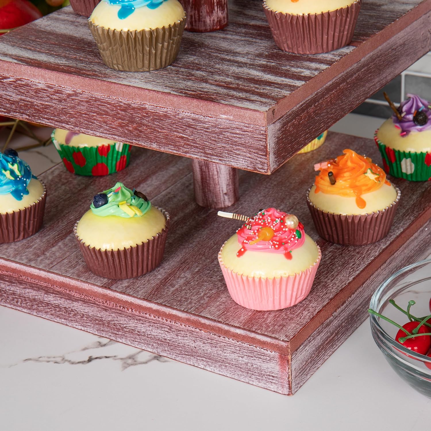 Mind Reader Soporte para cupcakes, bandeja escalonada, exhibición de mesa de postre, torre de cocina, madera, 11.75 pulgadas de largo x 11.75