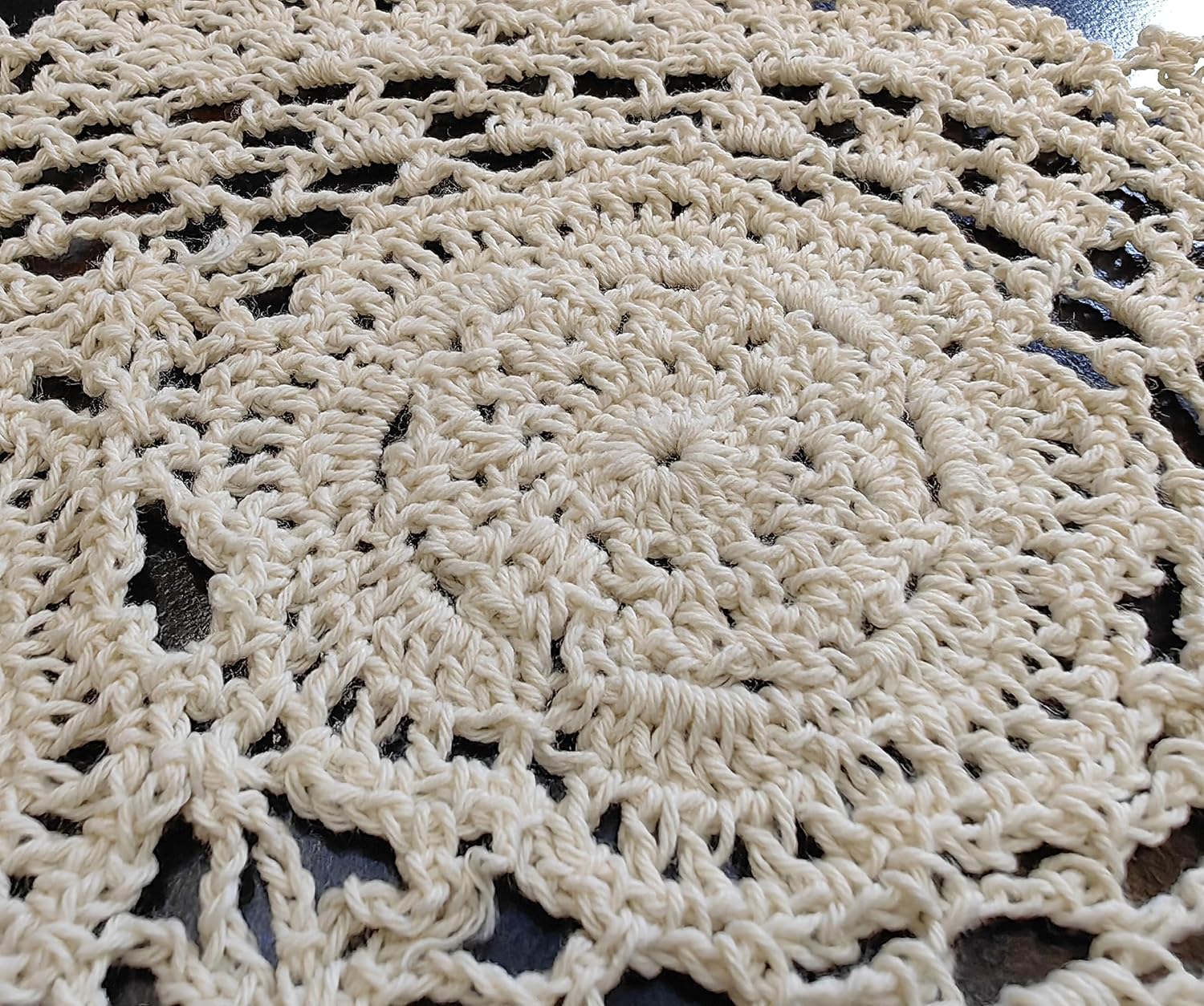 Juego de 4 manteles individuales hechos a mano de ganchillo, de algodón, con forma ovalada, 10 x 14 pulgadas, color beige