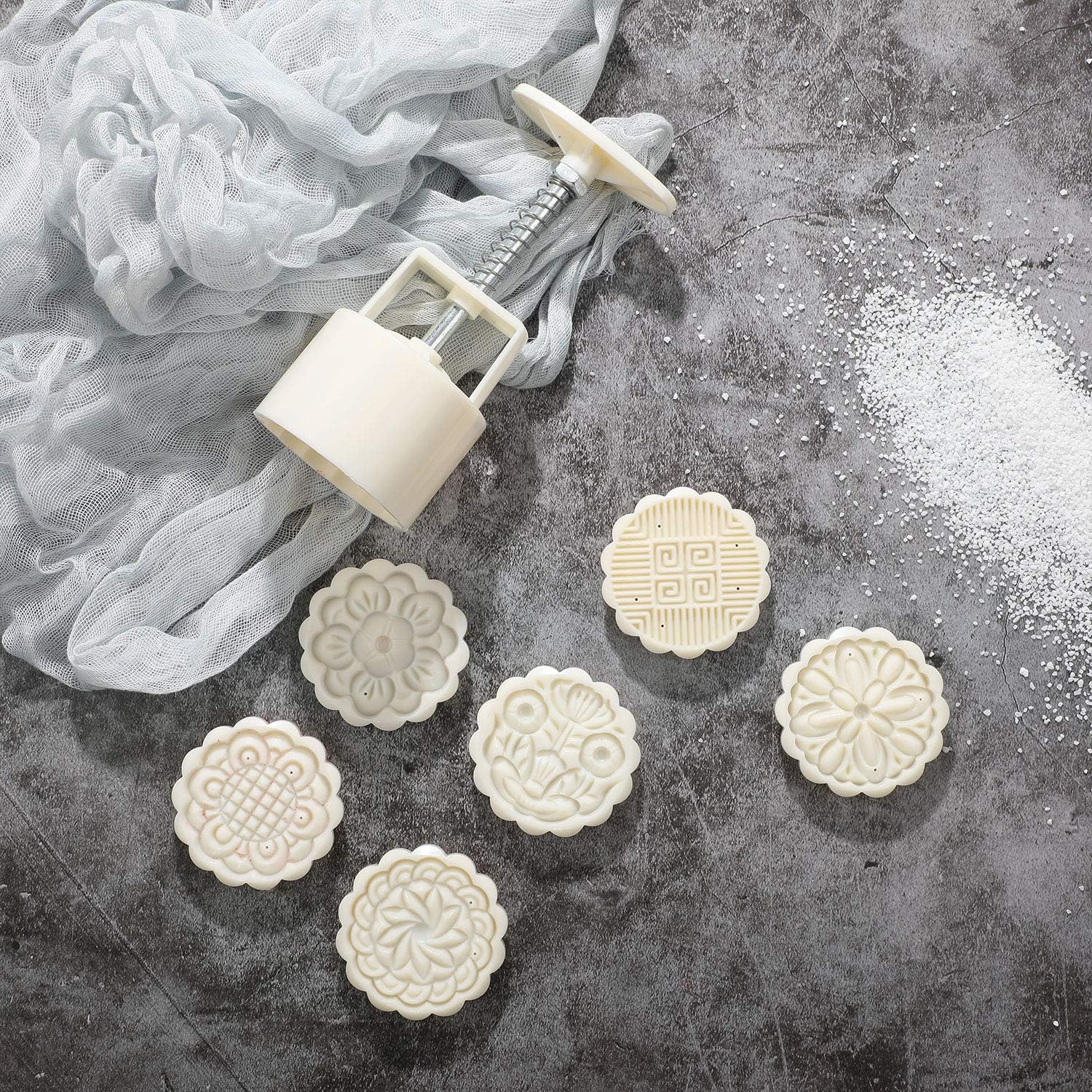 El kit de molde de bomba de baño de 14 piezas incluye 2 piezas de prensa de bombas de baño con 12 sellos para hacer herramientas de bombas de baño