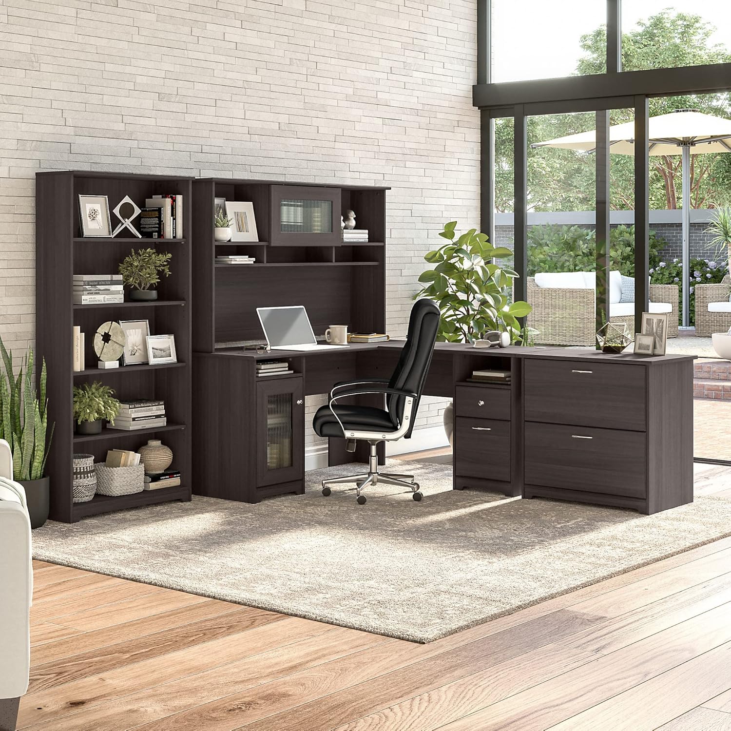Bush Furniture – Escritorio en forma de L con gabinete, estantería de 5 estantes y archivador lateral  Mesa esquinera para computadora con