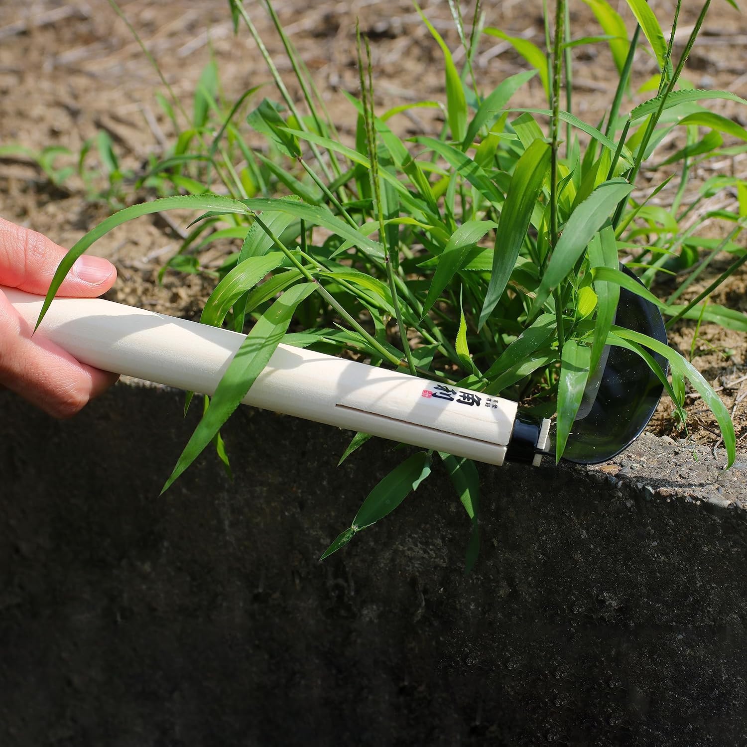 KAKURI Herramienta de jardín japonesa de hoz de 4.7 pulgadas hoja especial de triple filo fabricada en Japón, desbrozadora manual de jardín para