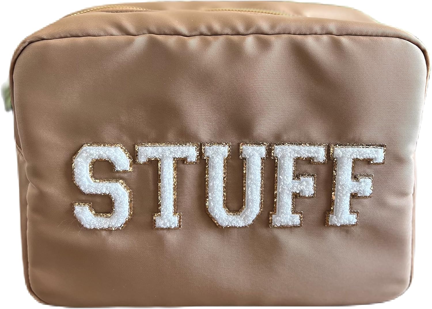 SkyTen – Bolsa de maquillaje con letras de chenilla, estuche de nailon para cosméticos, organizador de viaje Glam Stoney Trébol Dupe, Camello, Bolsa