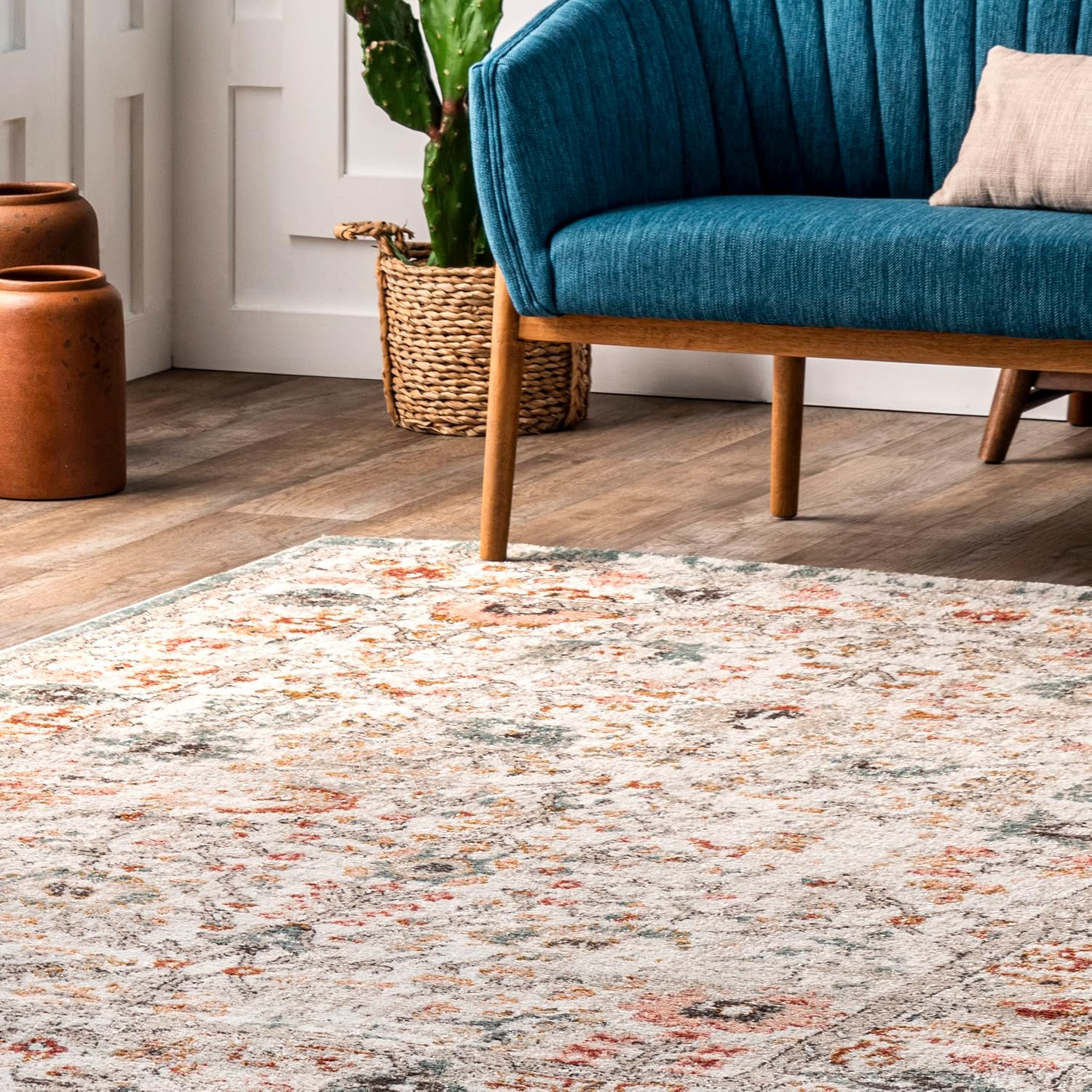 nuLOOM Lenore – Alfombra de pasillo floral vintage, 2 pies 6 pulgadas x 6 pies, beige, rectangular, 0.3 pulgadas de grosor