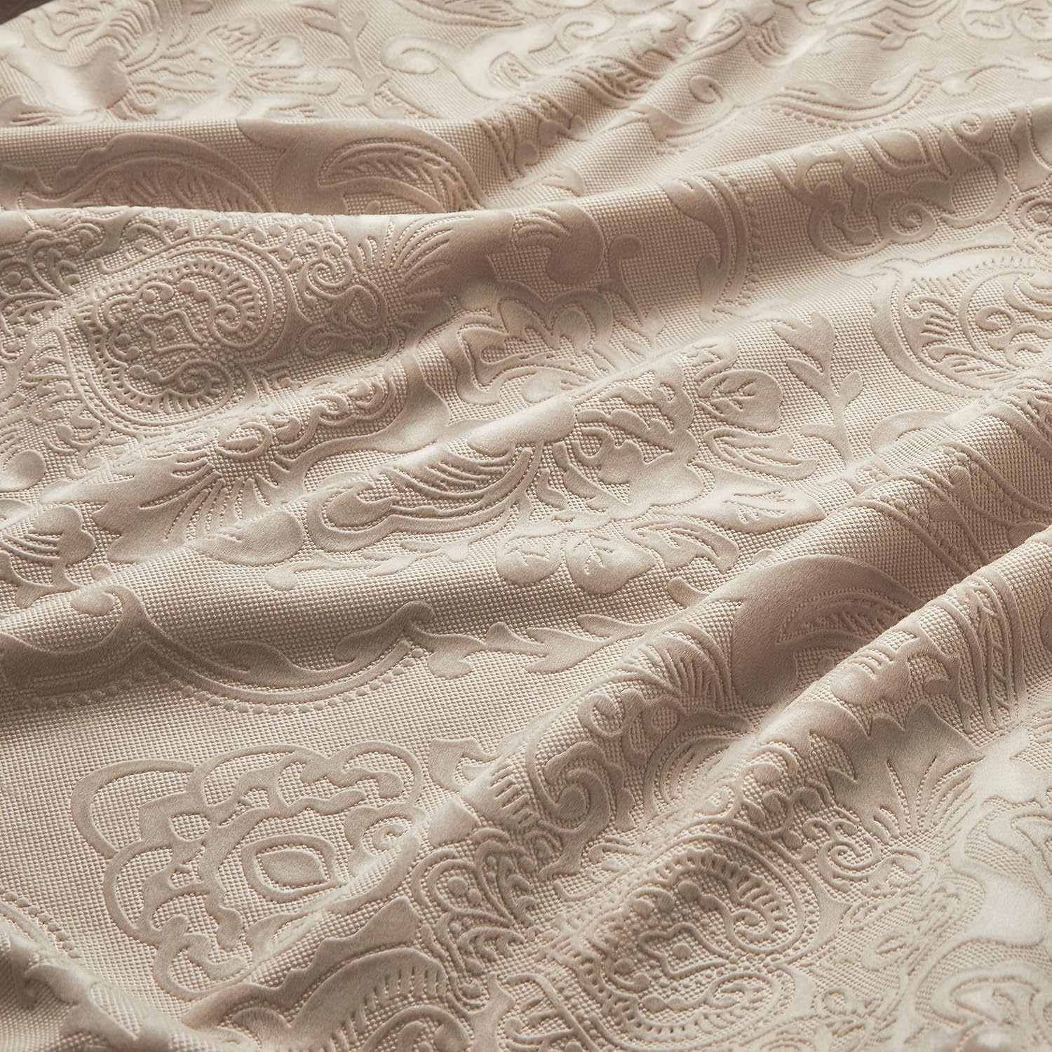 GIGIZAZA Cortinas de terciopelo beige de 84 pulgadas de largo para sala de estar, 2 paneles de cortinas bohemias de lujo con estampado de flores en
