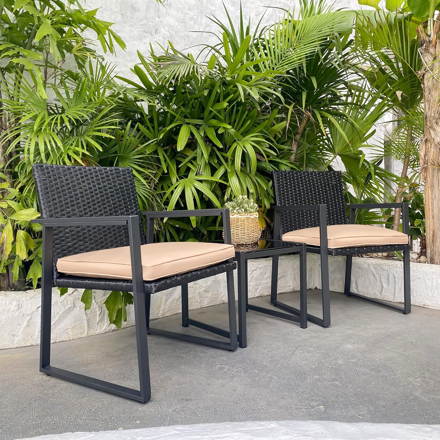 SUNLEI – Juego de muebles de mimbre para exteriores, 3 piezas, dos sillas y mesa auxiliar con vidrio, para café, color negro