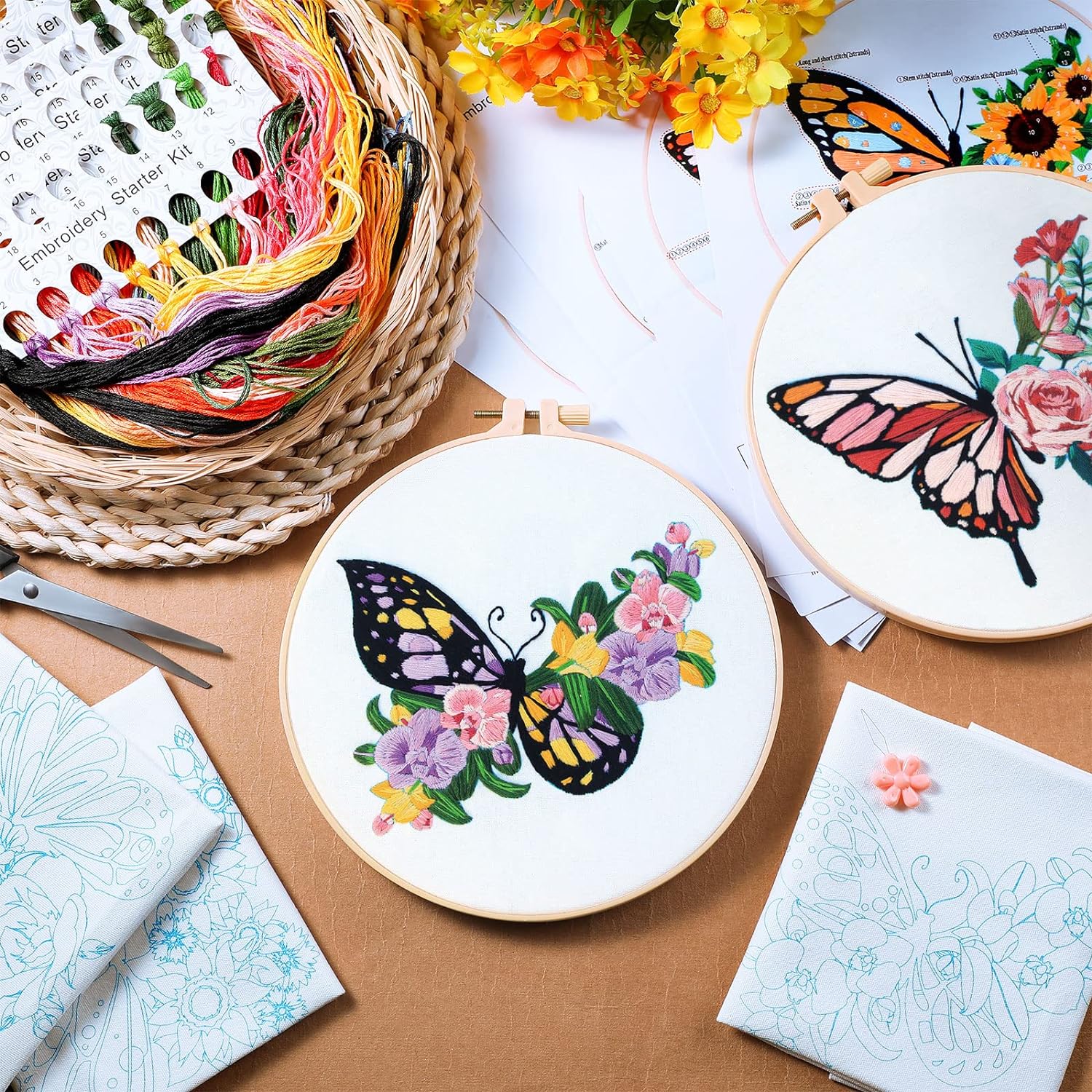 Yinder 5 juegos de bordado para principiantes con patrones de flores de mariposa e instrucciones (idioma español no garantizado), kits de punto de
