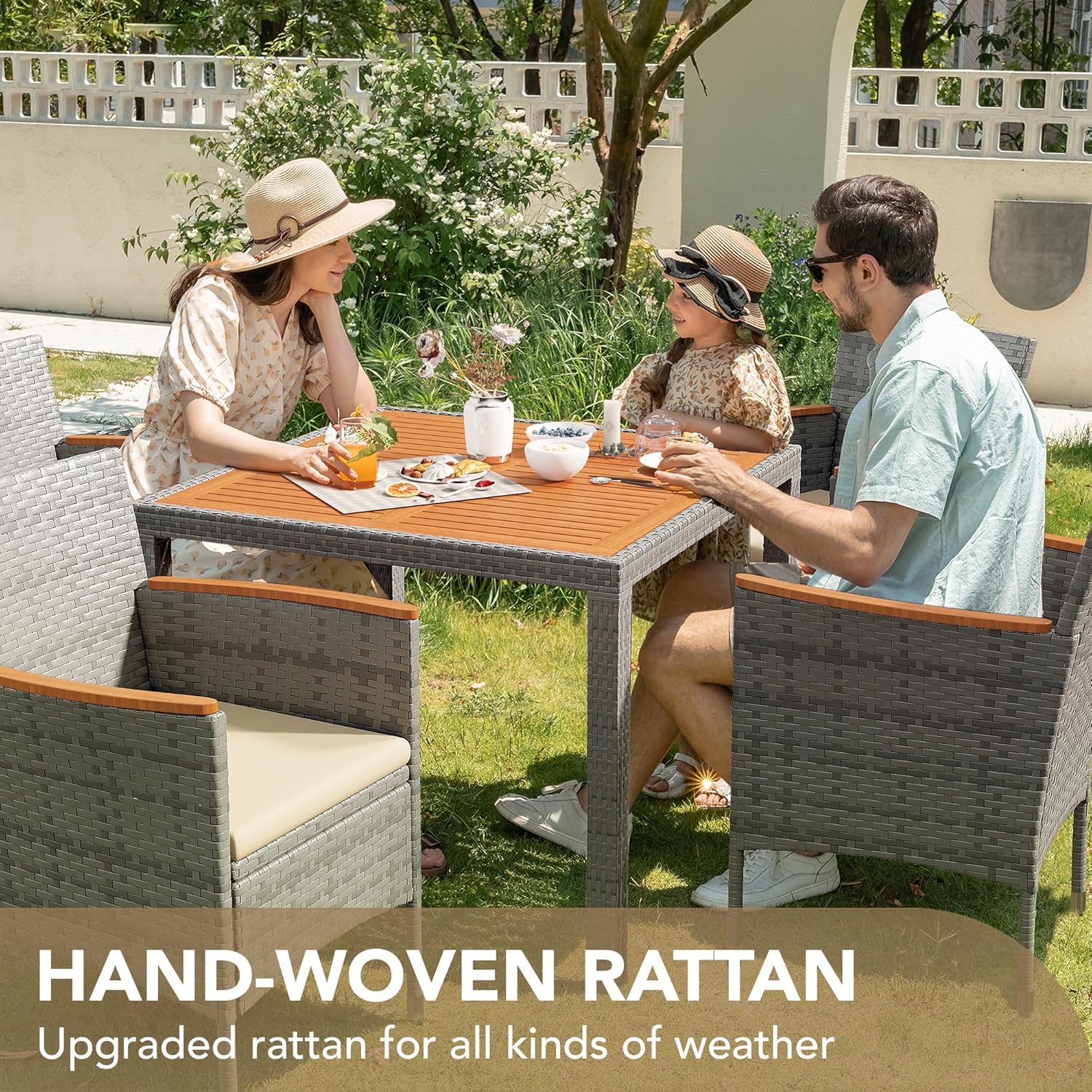 Devoko Juego de 5 muebles, conversación de patio con parte superior de madera de acacia, mesa de comedor al aire libre de ratán y sillas para patio