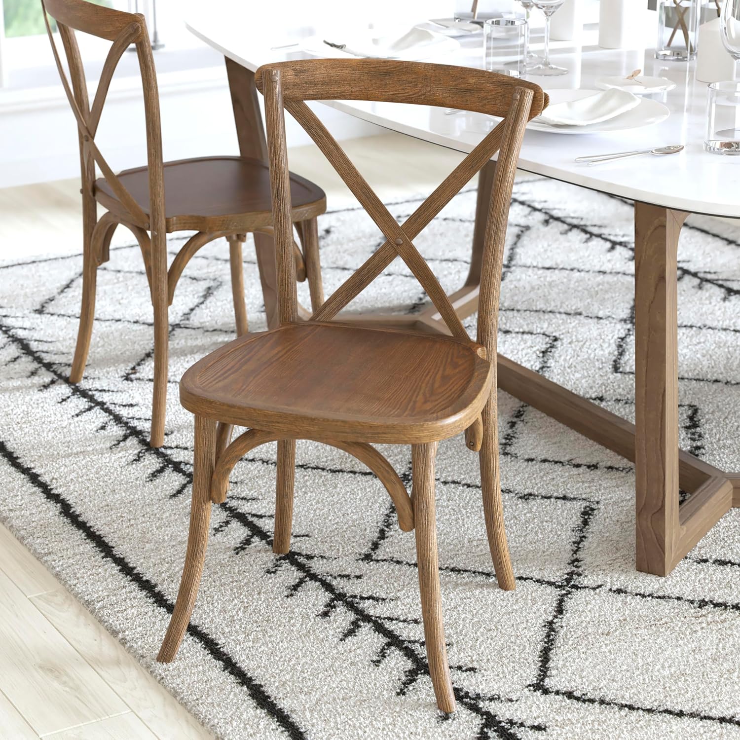 Flash Furniture Paquete de 2 sillas Advantage raspadas a mano con respaldo en X natural oscuro