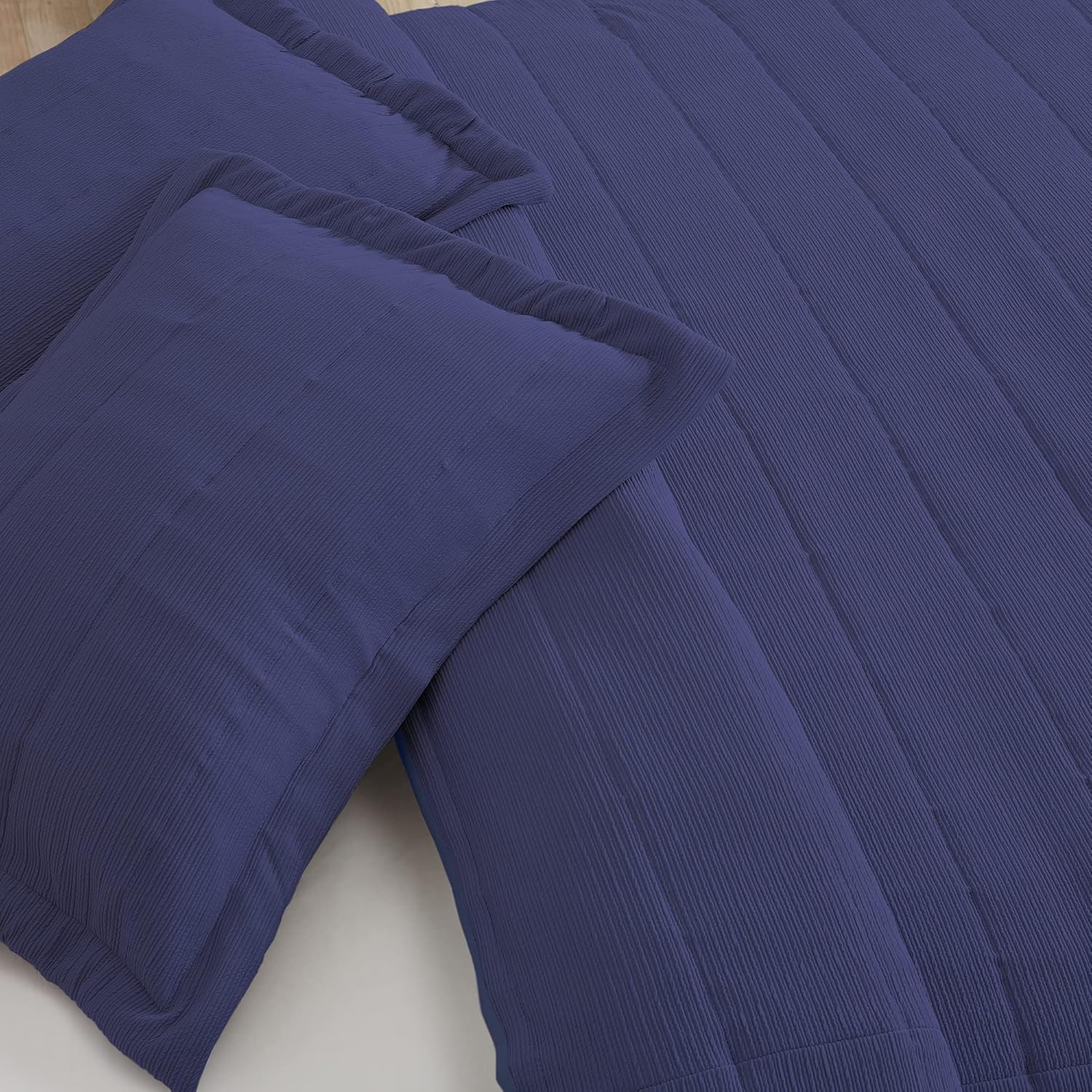 Great Bay Home – Edredón tamaño matrimonialqueen, azul marino, de elastano, de 3 piezas con 2 fundas, colchas modernas, acogedoras y para todas las
