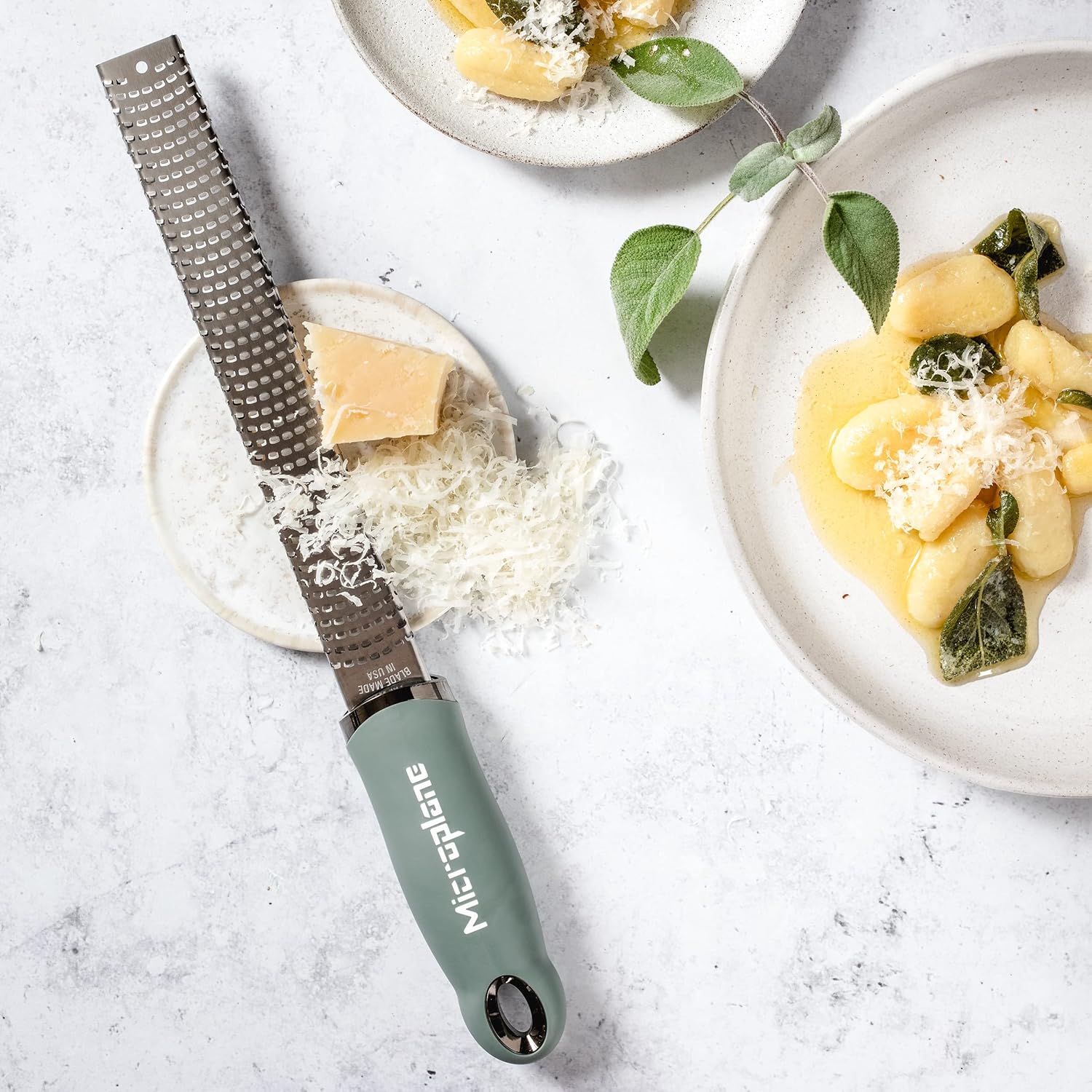 Premium Classic Zester – Verde eucalipto  Herramienta de limón Zester, queso duro y rallador de verduras  Para cítricos, queso parmesano, ajo,