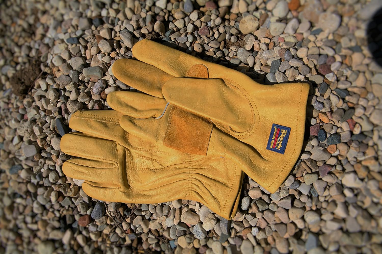 Guantes de trabajo de cuero resistentes al agua, piel de vaca, parche de palma, tecnología HydraHyde, mediano (1201M)