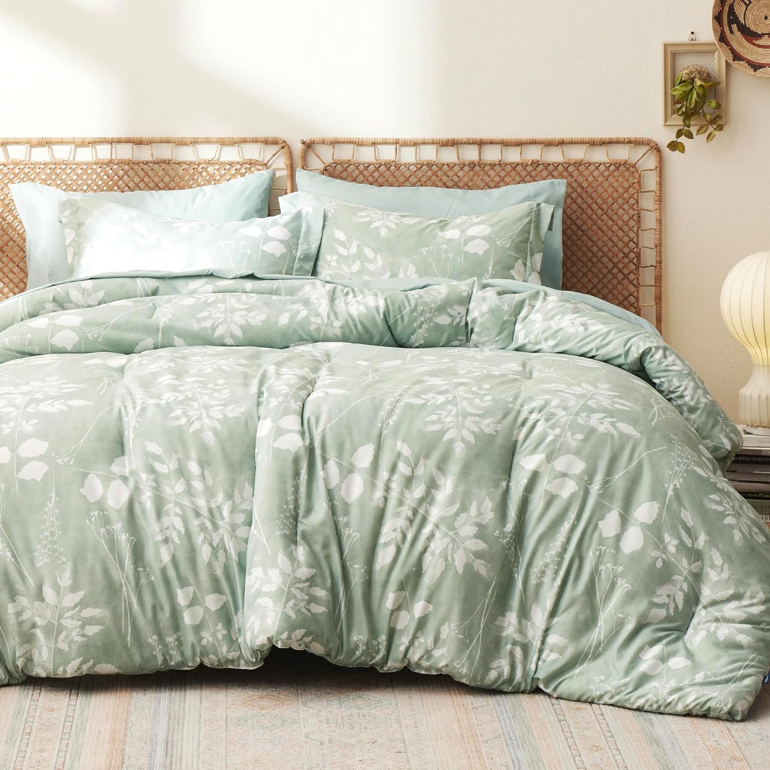 Bedsure Juego de edredón Queen  7 piezas de ropa de cama floral verde salvia en una bolsa con edredón reversible de flores botánicas, sábanas,