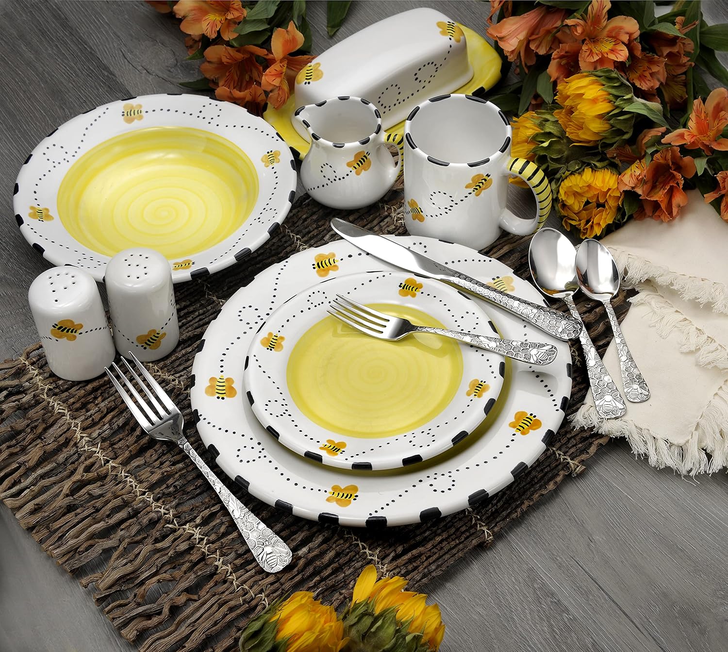 Liberty Tabletop Honey Bee – Juego de cubiertos de 20 piezas para 4 cubiertos fabricados en Estados Unidos 1810