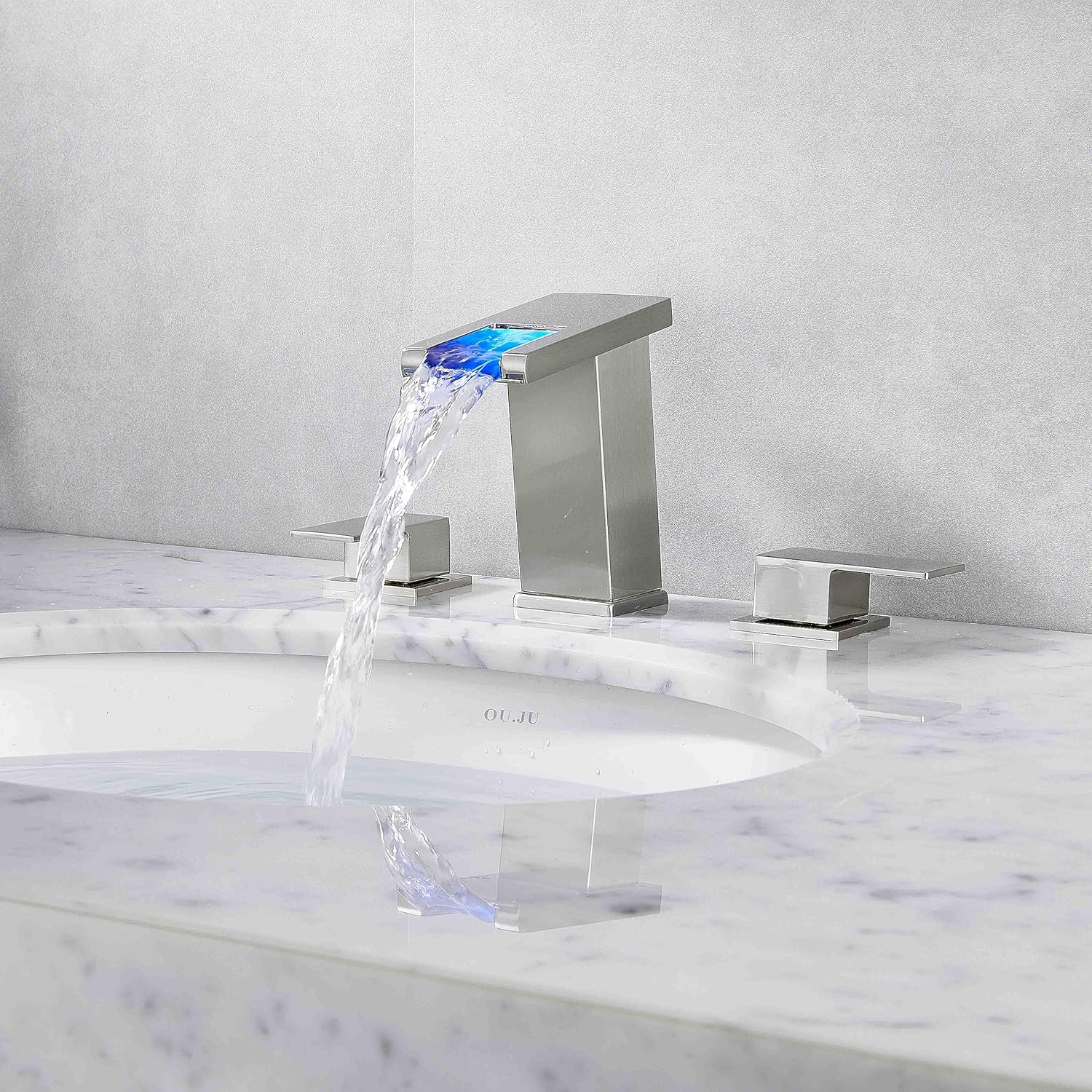 Grifo generalizado de luz LED para níquel cepillado de 3 agujeros, 8 pulgadas, grifo de baño moderno de cascada con drenaje desplegable y manguera