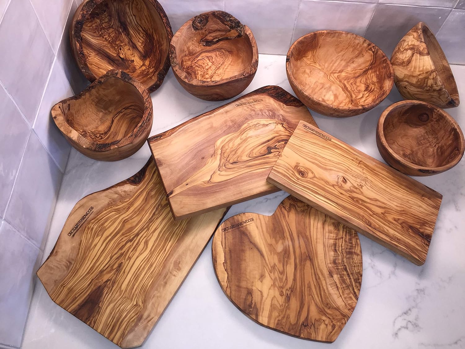 Tabla de queso de madera de olivo de grano final rústico hecho a mano de 16 pulgadas, bandeja de embutidos de madera, corte, corte, porción, regalo