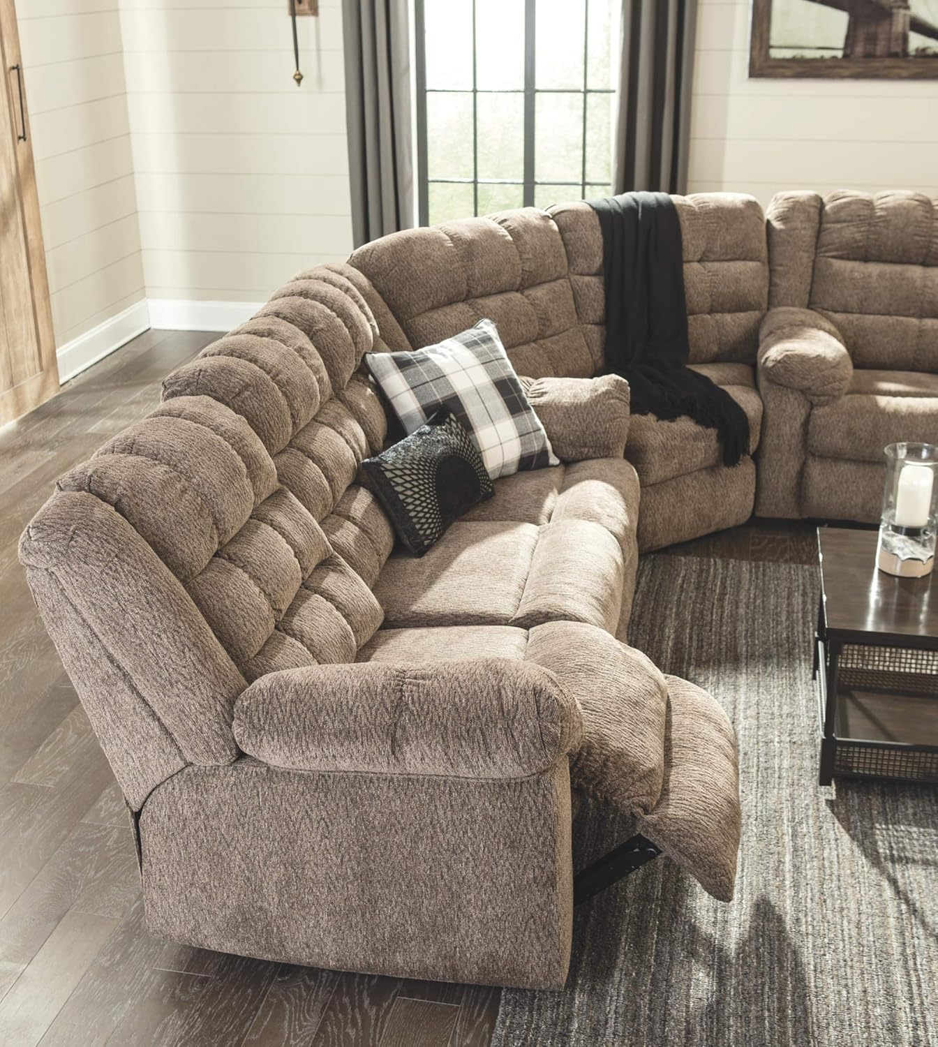 Signature Design by Ashley Workhorse – Sofá reclinable manual de gran tamaño, color marrón claro