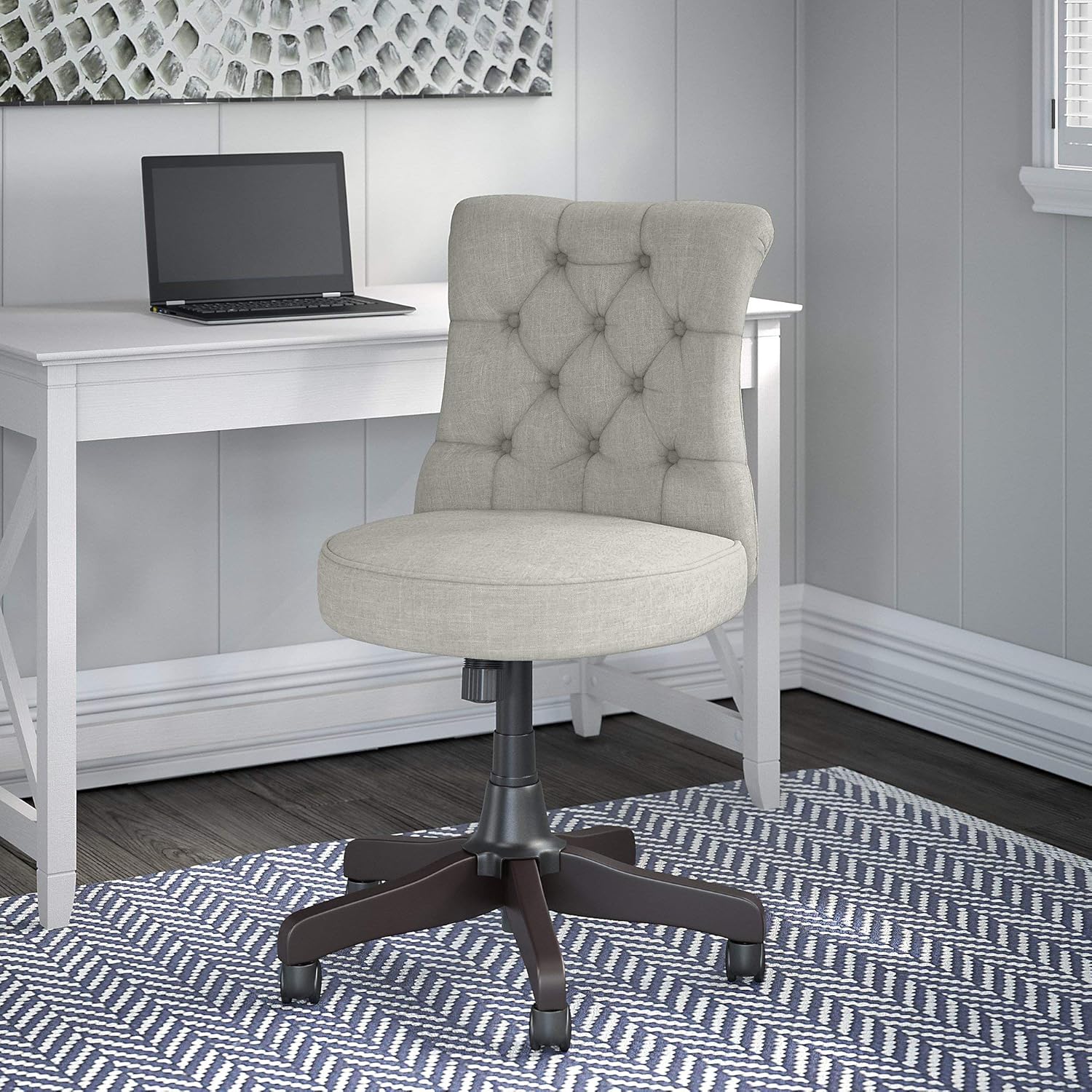 Bush Furniture Key West – Silla de oficina con respaldo medio, tela gris claro