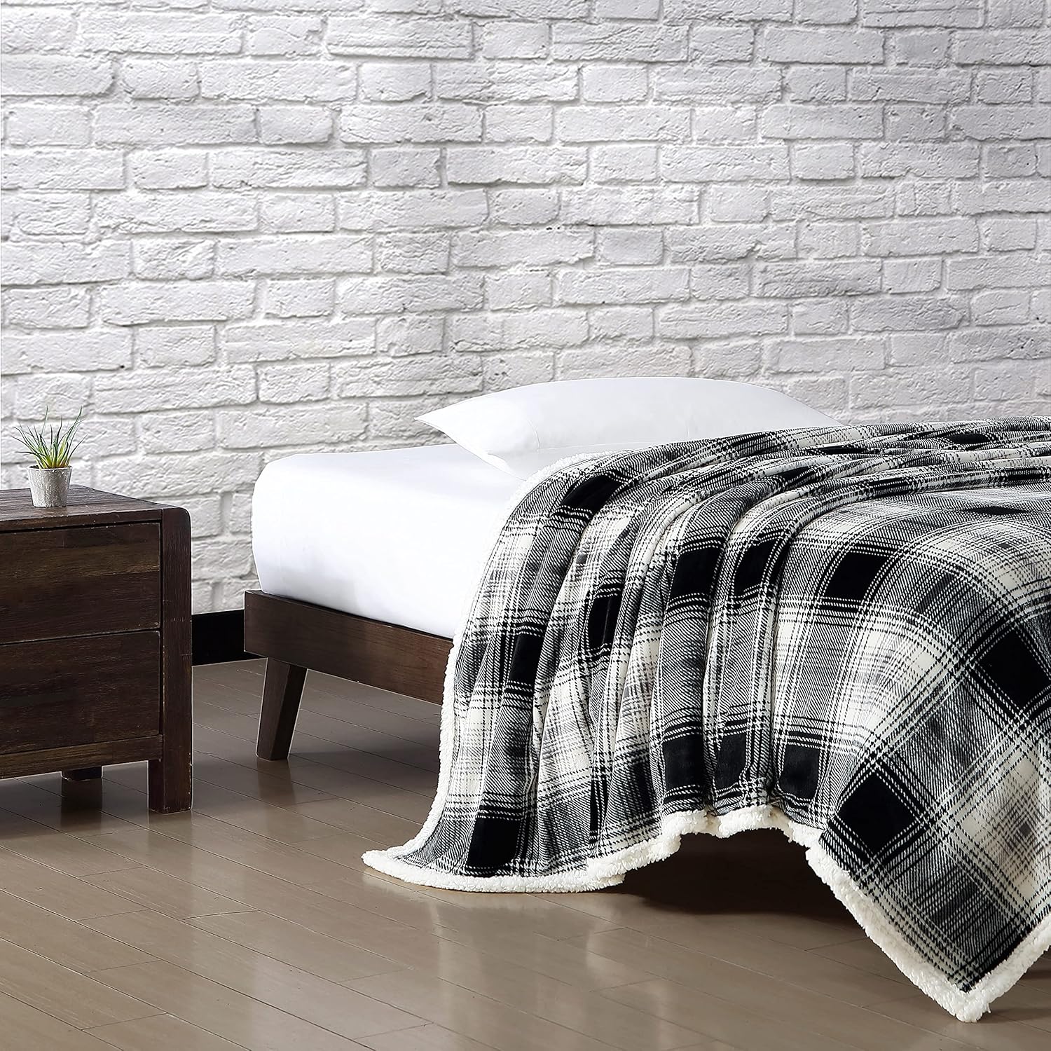 Eddie Bauer – Manta King, ultrasuave y acogedora decoración del hogar, ropa de cama para todas las estaciones (Vail Plaid Grey, King)
