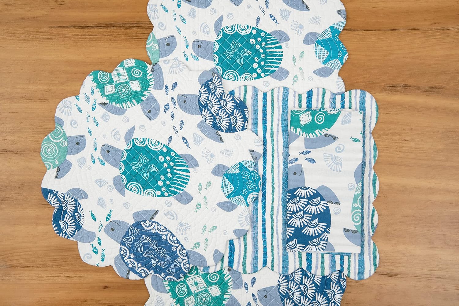 C&F Home Turtle Bay – Juego de 6 manteles individuales rectangulares acolchados y reversibles, color blanco, azul, verde azulado, playa, costero,