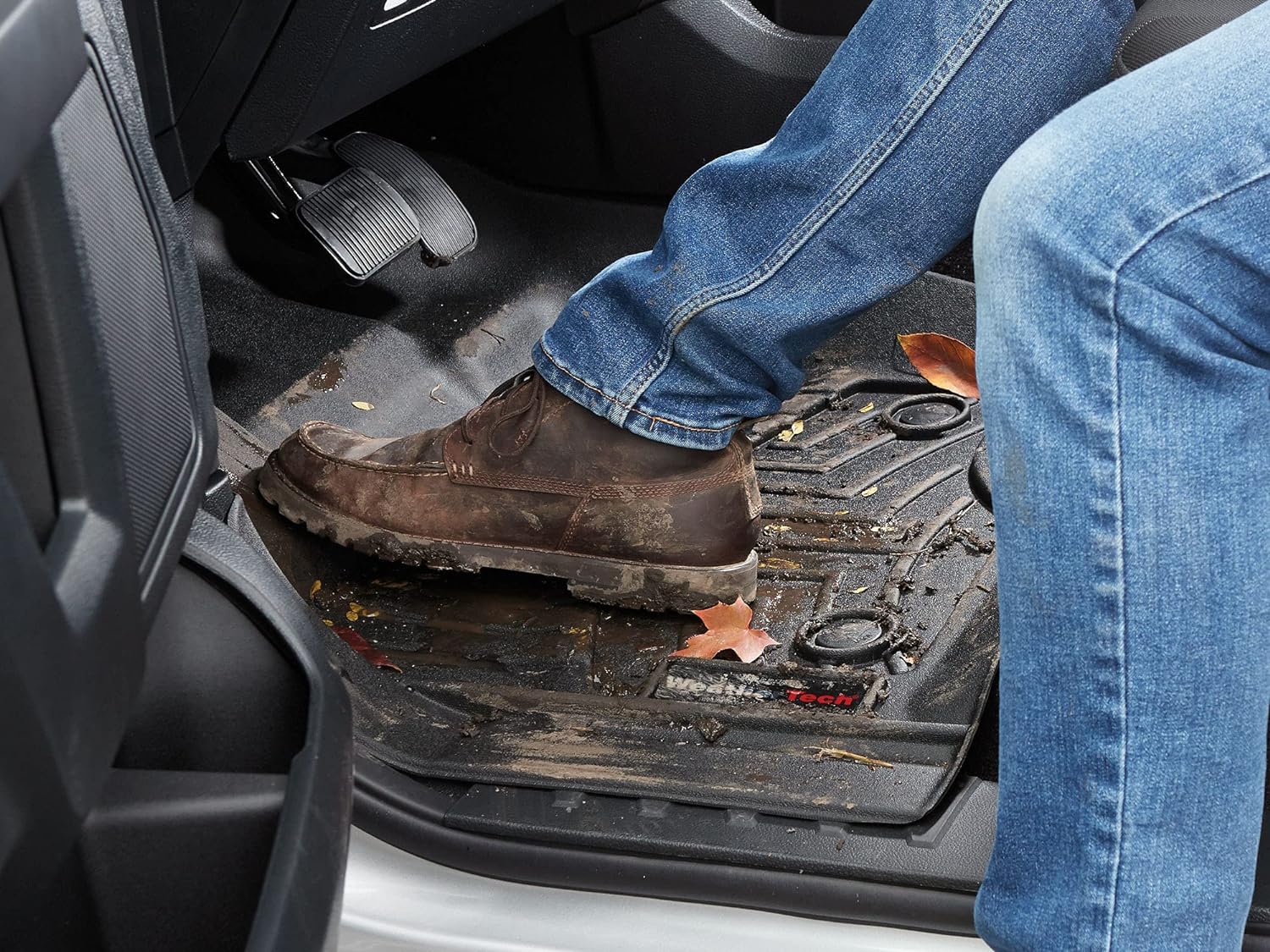 WeatherTech Revestimientos de suelo personalizados para Nissan Rogue – 1 y 2 fila (441644-1-2), negro