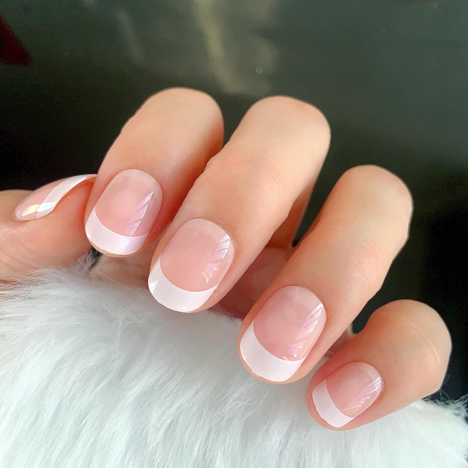 LINSSQ Uñas postizas redondas brillantes, uñas postizas cortas de color blanco francés, color blanco, uñas postizas de gel UV de cobertura completa,