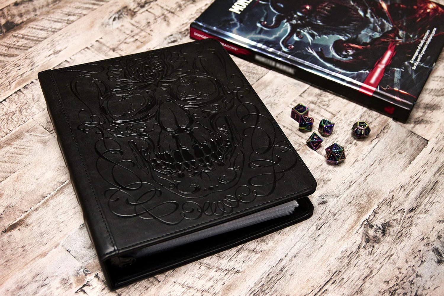 Forged Dice Co. Curiosities Cache Monster – Carpeta organizadora de tarjetas y tarjetas hechizas con páginas, color azul