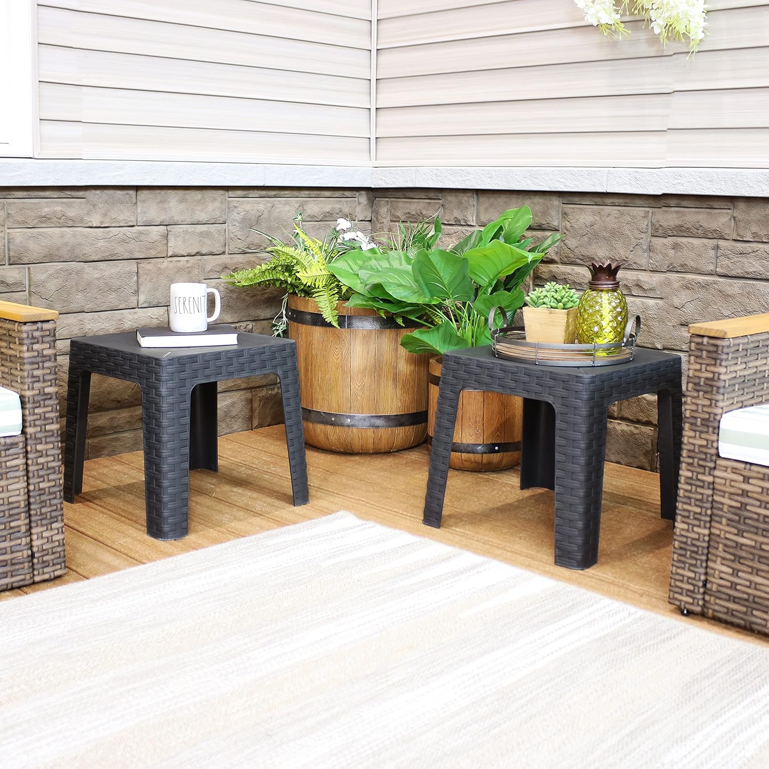 Sunnydaze Mesa auxiliar cuadrada de plástico para interiores y exteriores de 18 pulgadas, juego de 4, color gris