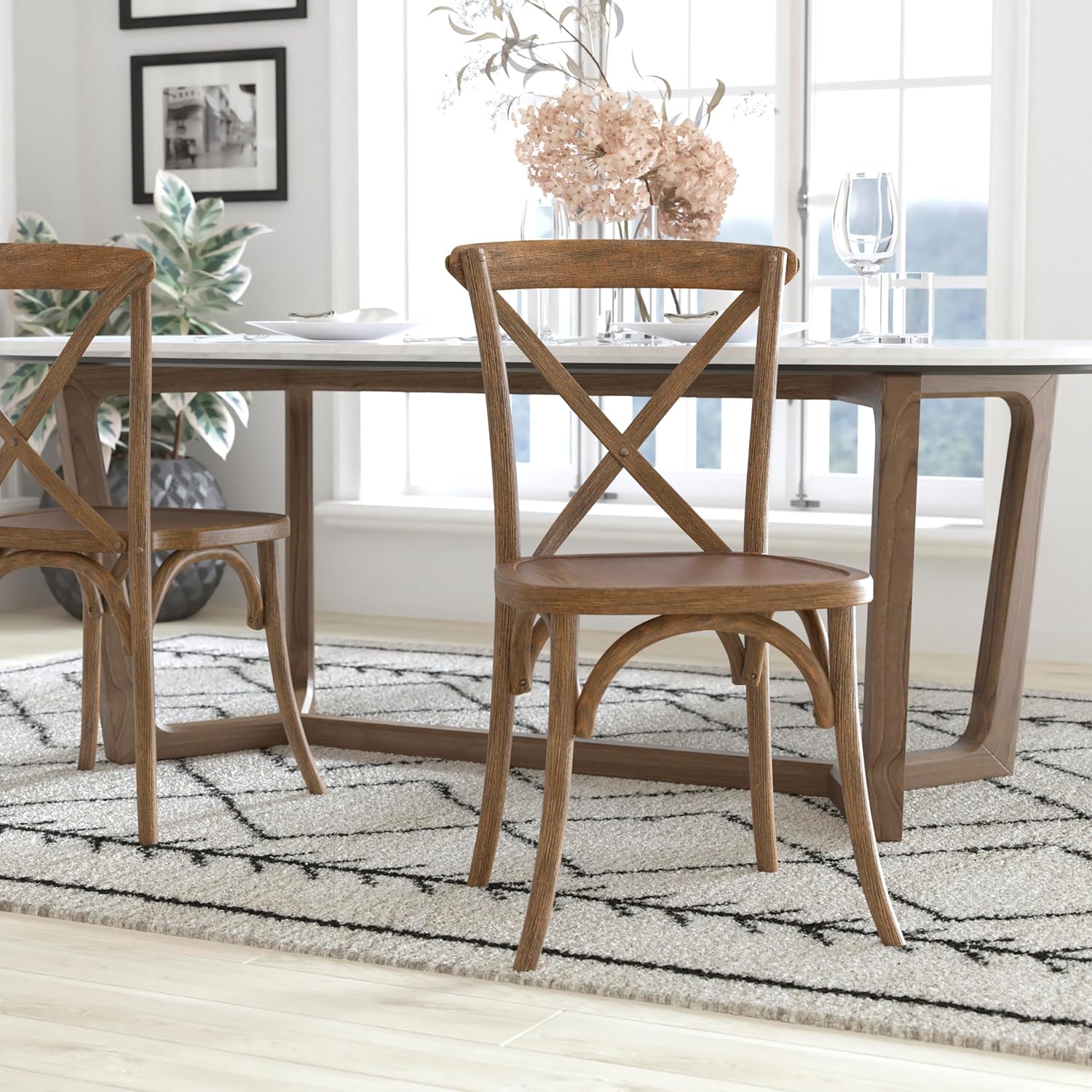 Flash Furniture Paquete de 2 sillas Advantage raspadas a mano con respaldo en X natural oscuro