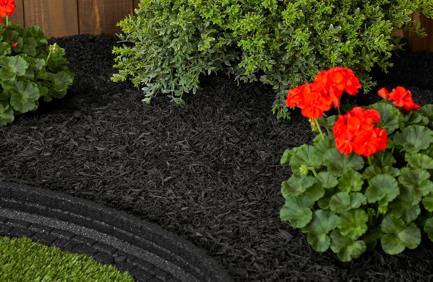 Rubberific Mantillo de goma triturada prémium para jardines, césped y paisajismo, color de larga duración, parece mantillo de madera natural (1.5