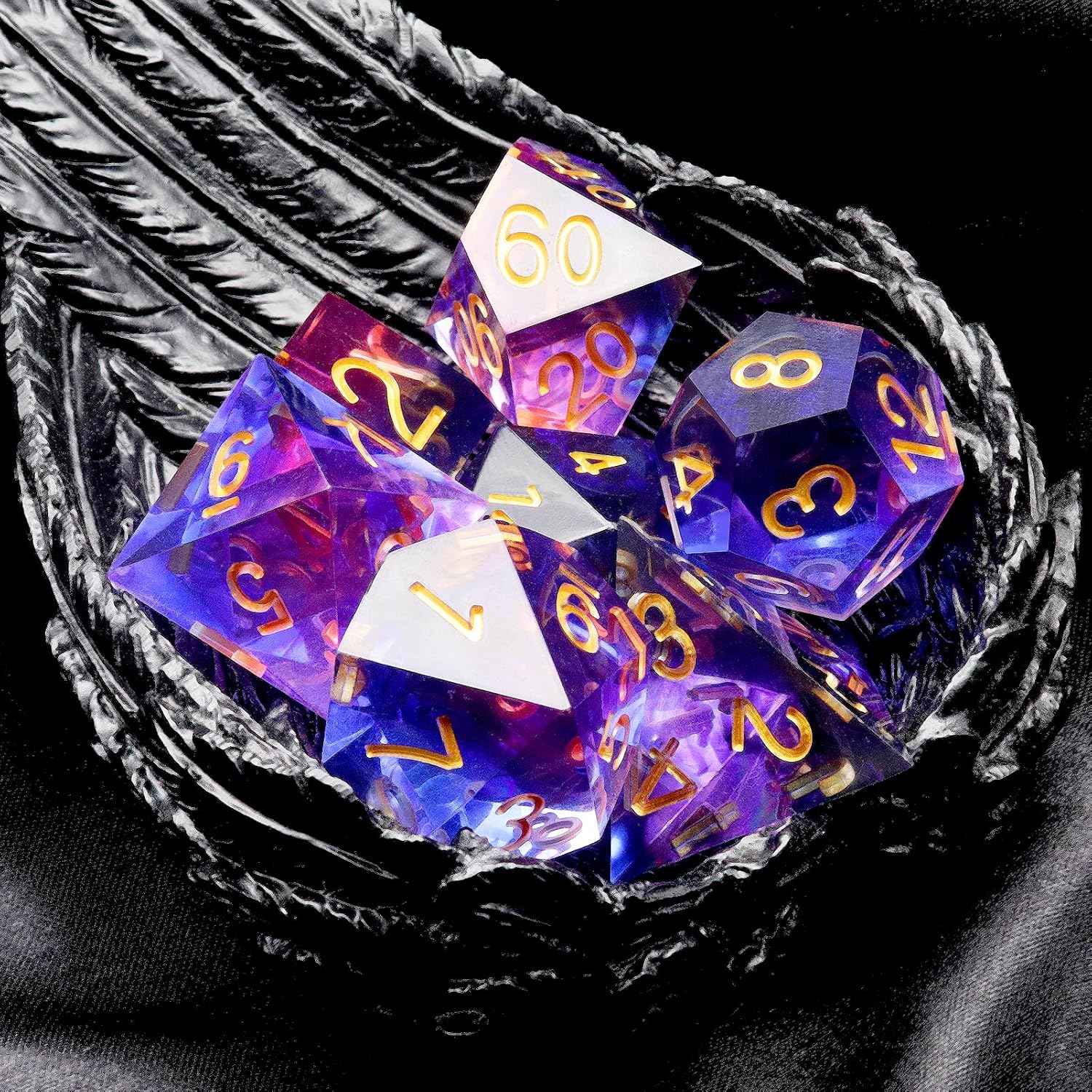 Haxtec Juego de dados de resina de borde afilado con estuche para dados, 7 piezas de dados poliédricos de remolinos morados y azules para juegos de