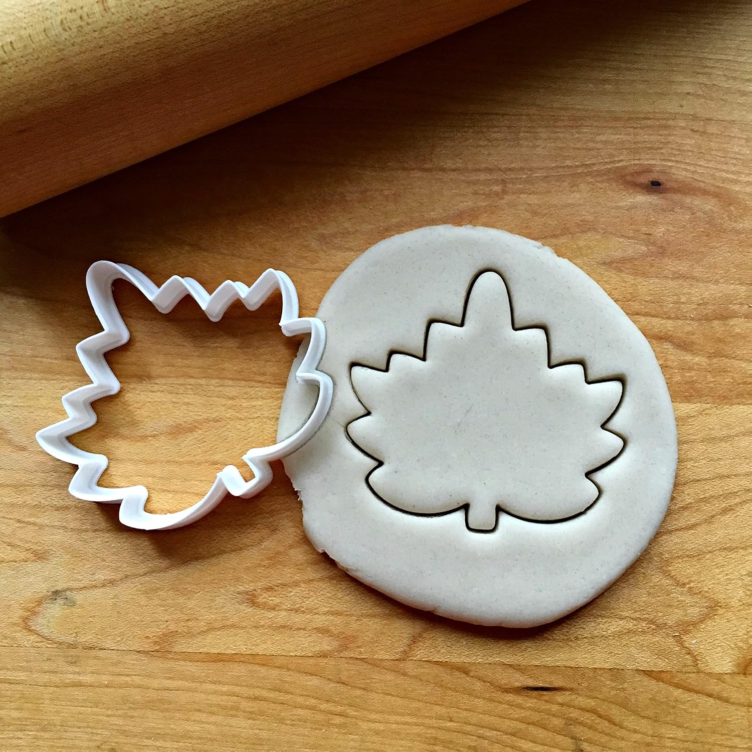 Sweet Prints Inc Set of 2 Rounded Maple Leaf Cookie Cutters – Dishwasher Safe (6″)