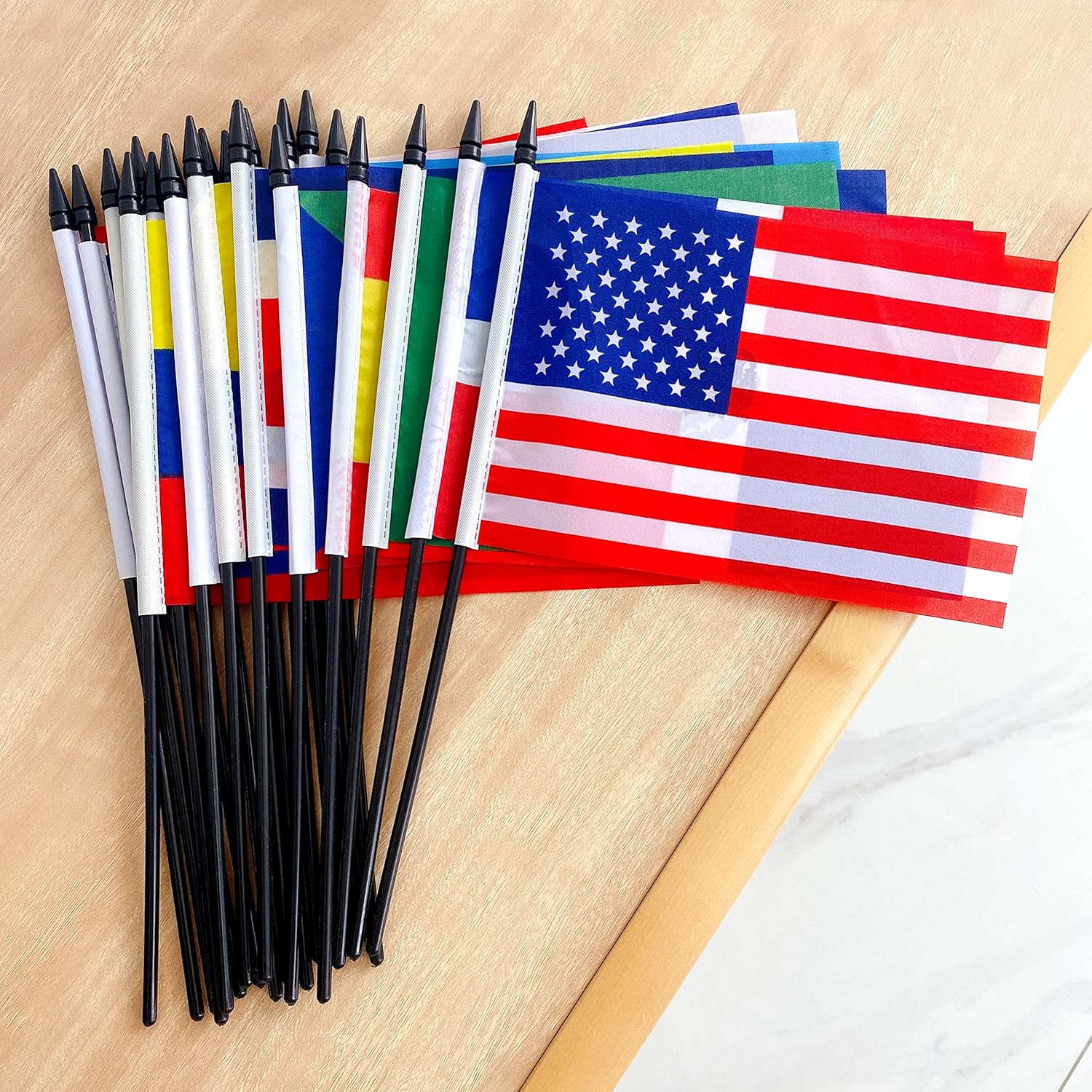 Paquete de 22 banderas pequeñas de mano de países de América Latina, incluye 18 países de América Latina, 5 x 8 pulgadas