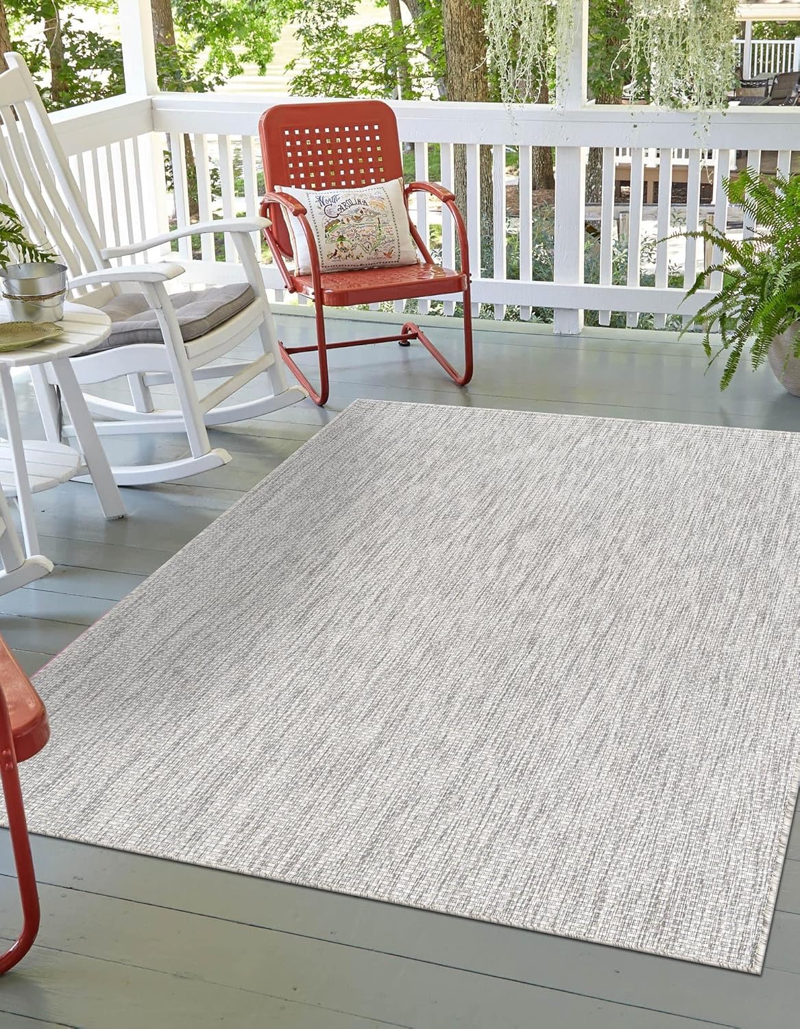 Rugs.com Outdoor Solid Collection Alfombra  2 x 3 pies alfombra de tejido plano gris claro perfecta para entradas, cocinas, rincones de desayuno,