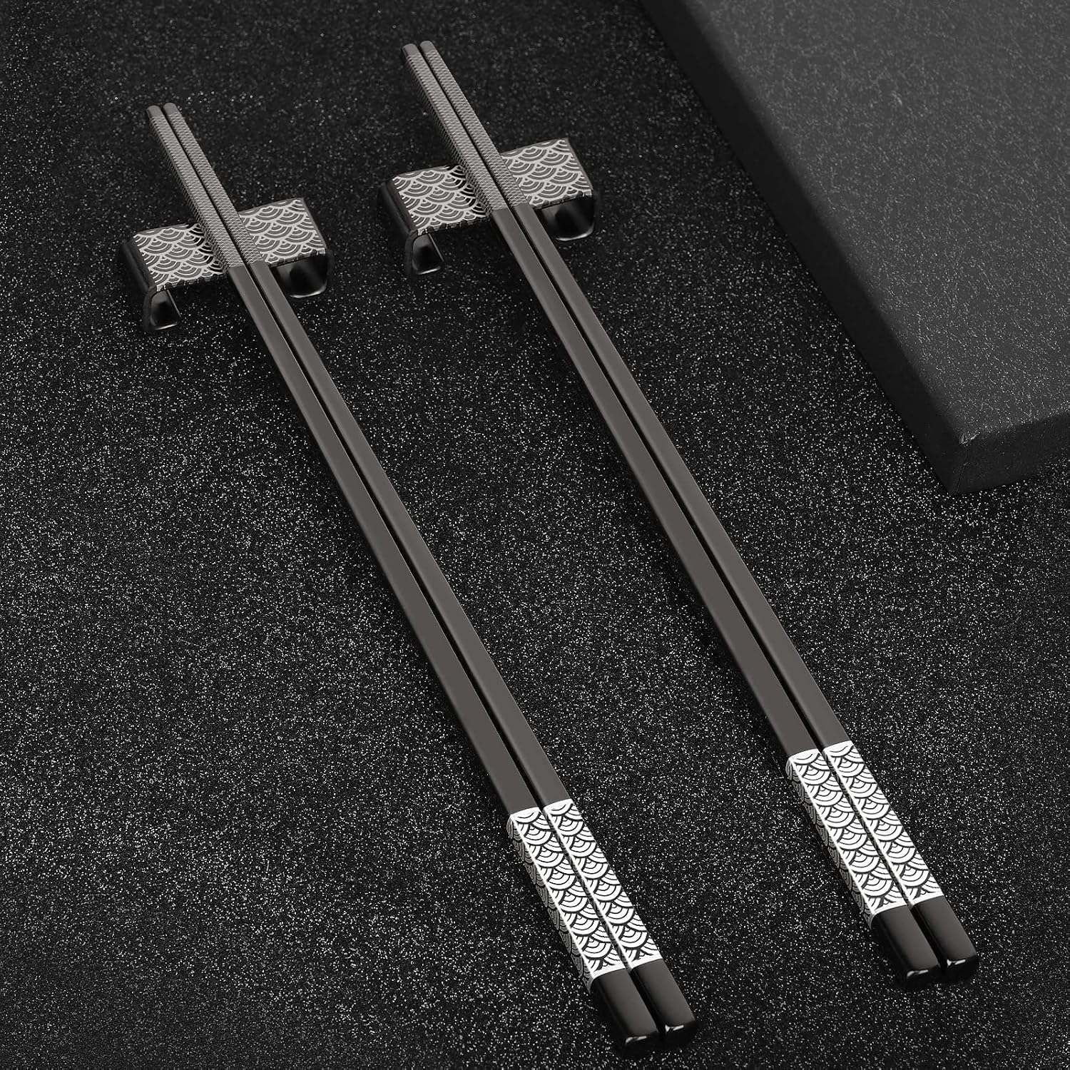 Palillos de metal reutilizables, 5 pares de palillos chapados en titanio, acero inoxidable 188 con soporte, aptos para lavavajillas, ligeros, estilo