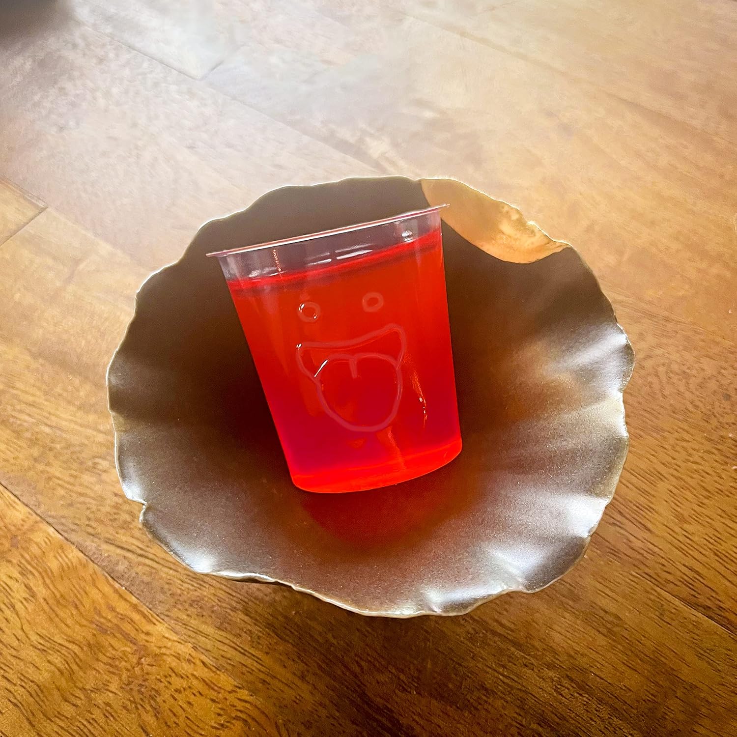 JEVO Paquete de fiesta de chupitos incluye 1 bandeja reutilizable de 20 chupitos, 1 taza medidora, 40 vasos de chupito y gelatina para 40 tomas,