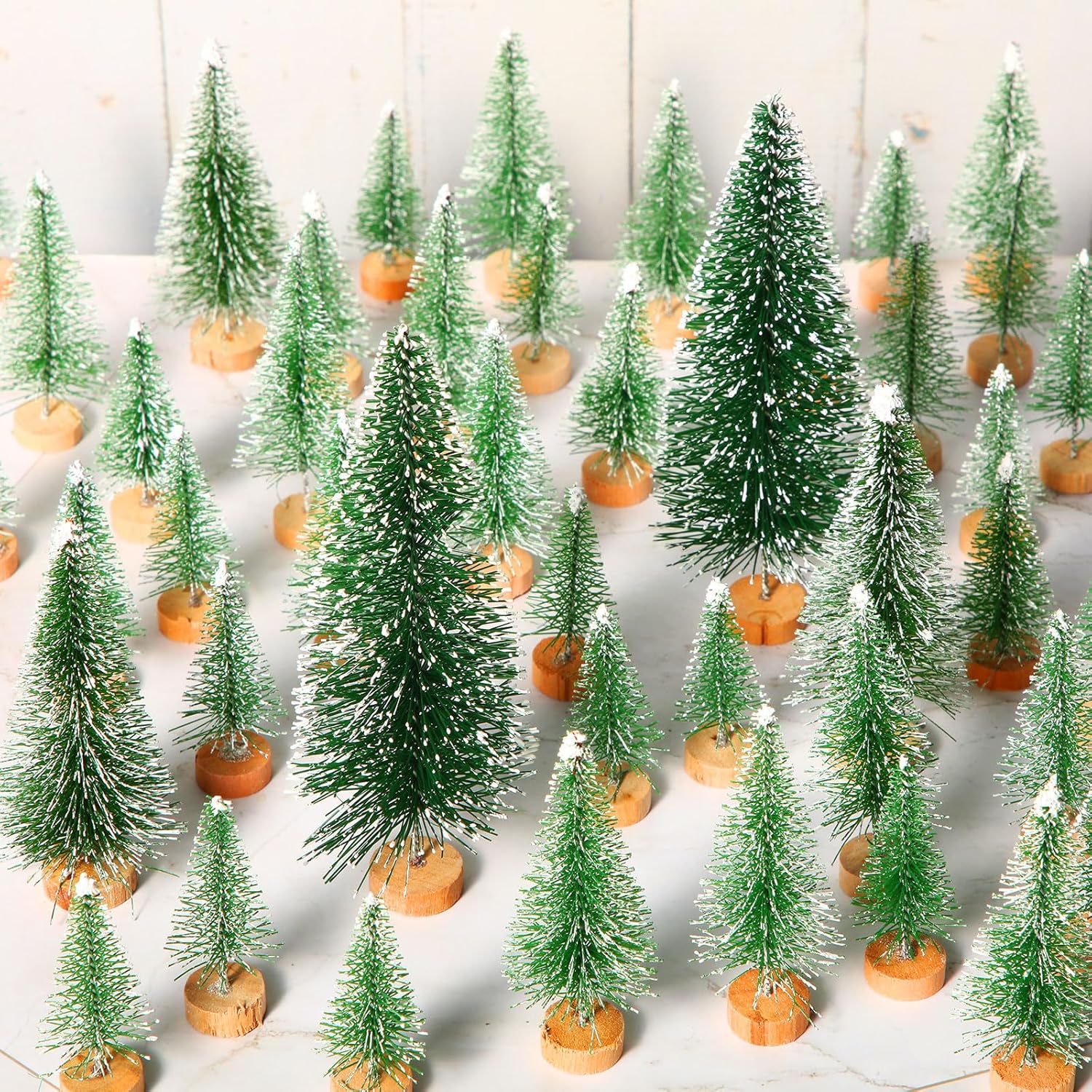 60 piezas de mini árbol de Navidad artificiales de sisal para árboles de nieve, cepillos para botellas, árboles de Navidad, adornos de pinos con