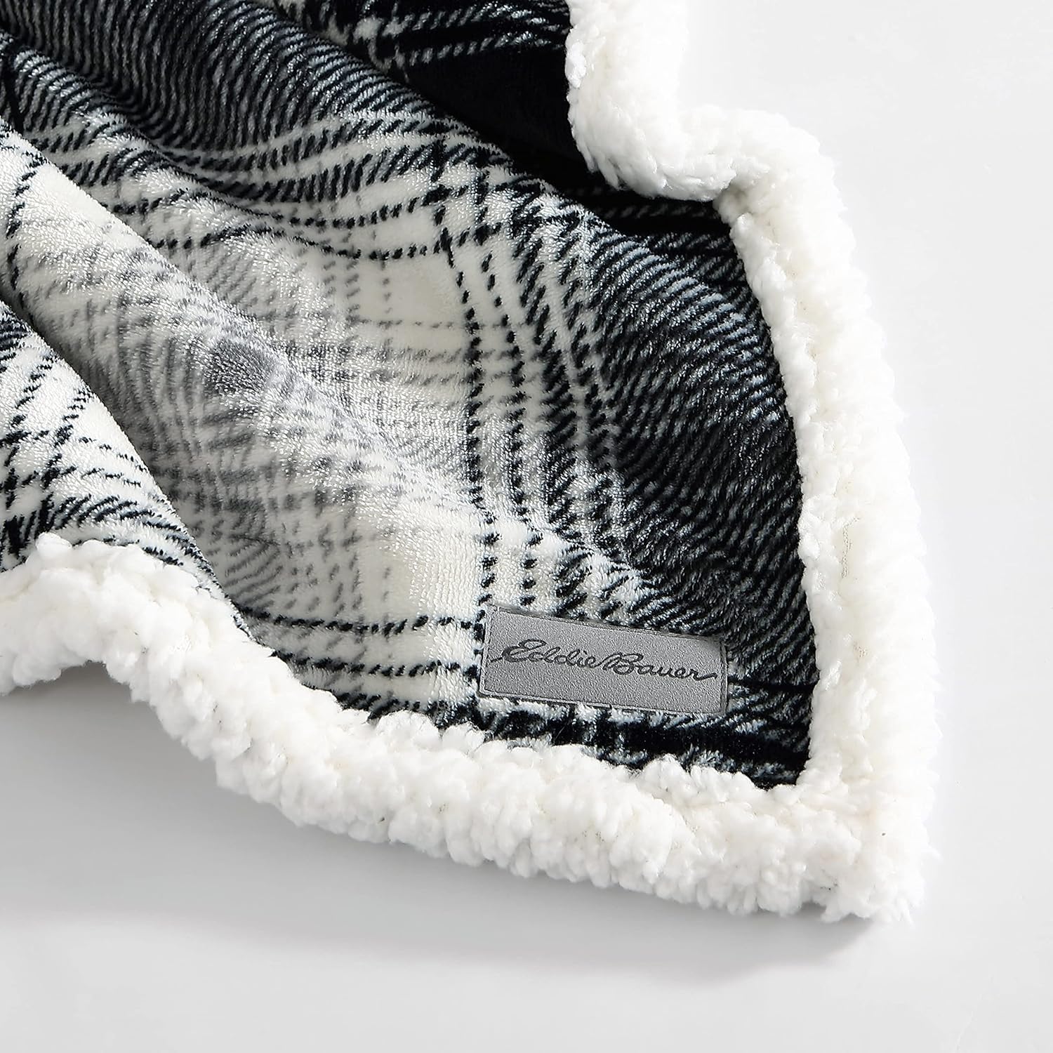 Eddie Bauer – Manta Queen, ultra suave y acogedora decoración del hogar, ropa de cama para todas las estaciones (Vail Plaid Grey, Queen)